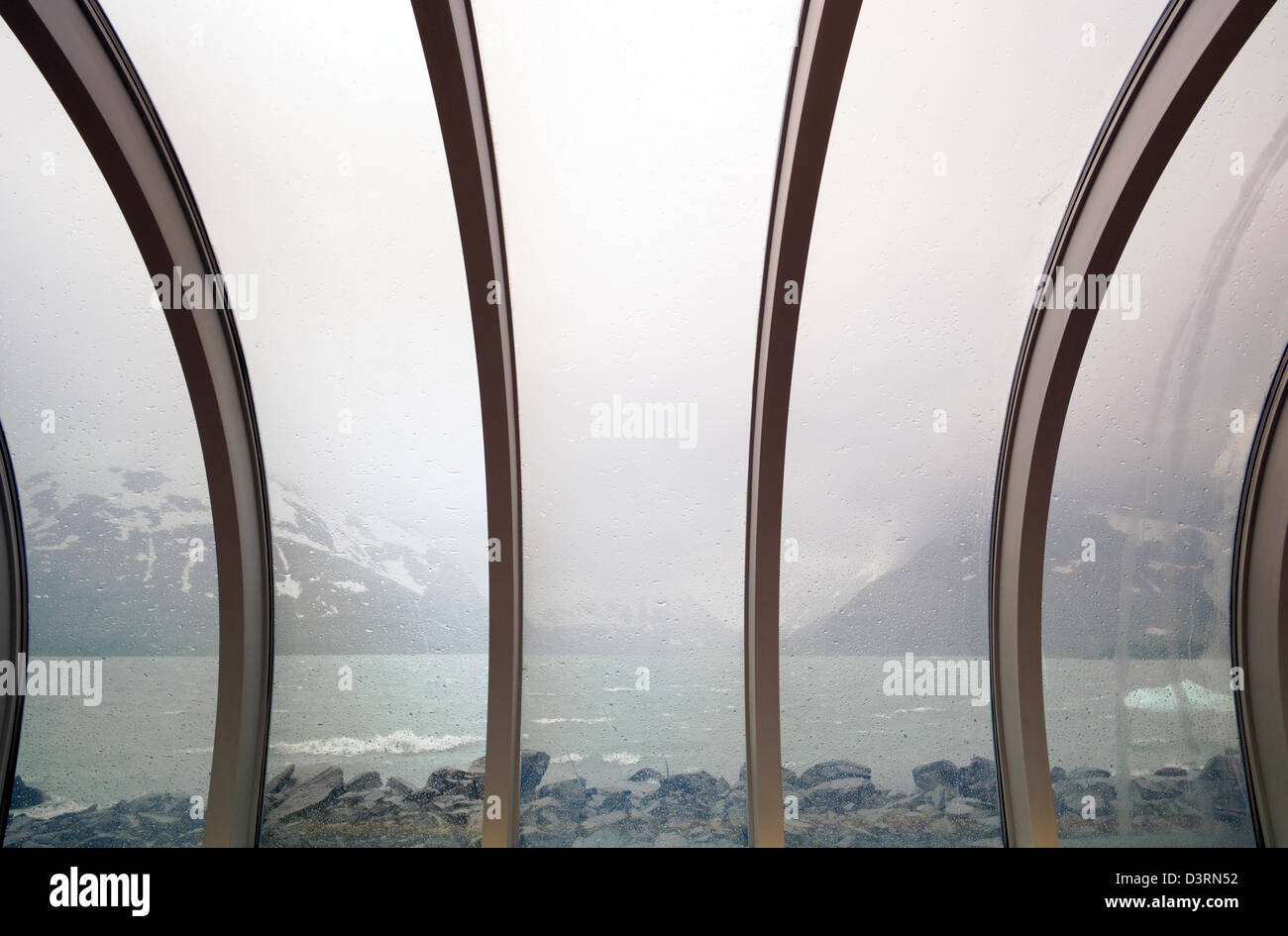 Visualizzare le finestre grandi, Boggs Visitor Center, Lago di Portage Portage Glacier, Chugach National Forest, Portage, Alaska, STATI UNITI D'AMERICA Foto Stock