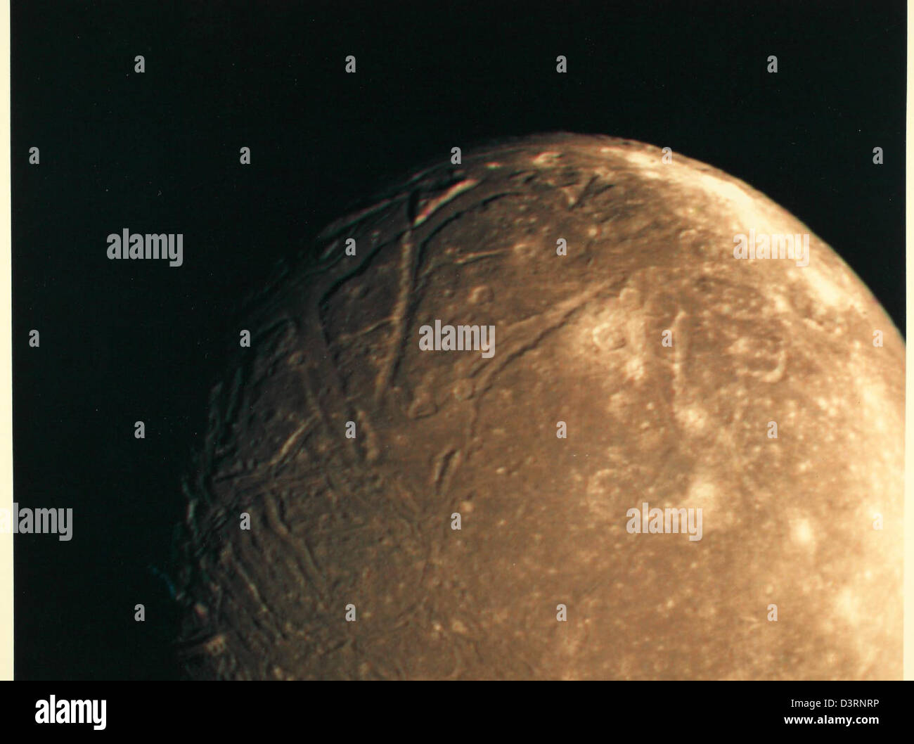 La foto lucida del 24 gennaio 1986 mostra Urano, catturato durante l'esplorazione del sistema solare esterno da parte della NASA. Questo ha segnato una pietra miliare nella comprensione delle caratteristiche e dell'atmosfera del pianeta lontano. Foto Stock