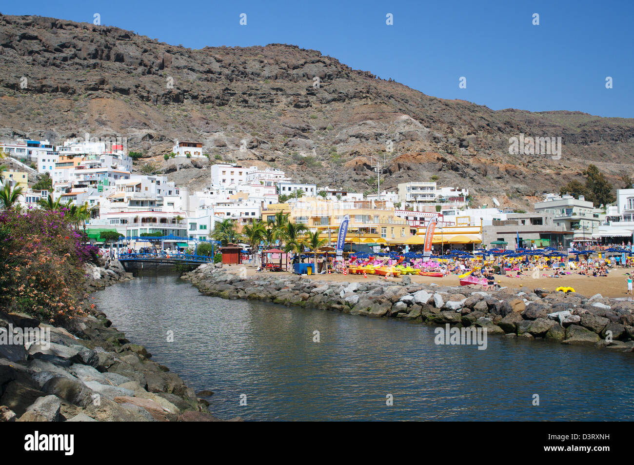 Fiume che scorre in Puerto de Mogan, Gran Canaria Foto Stock