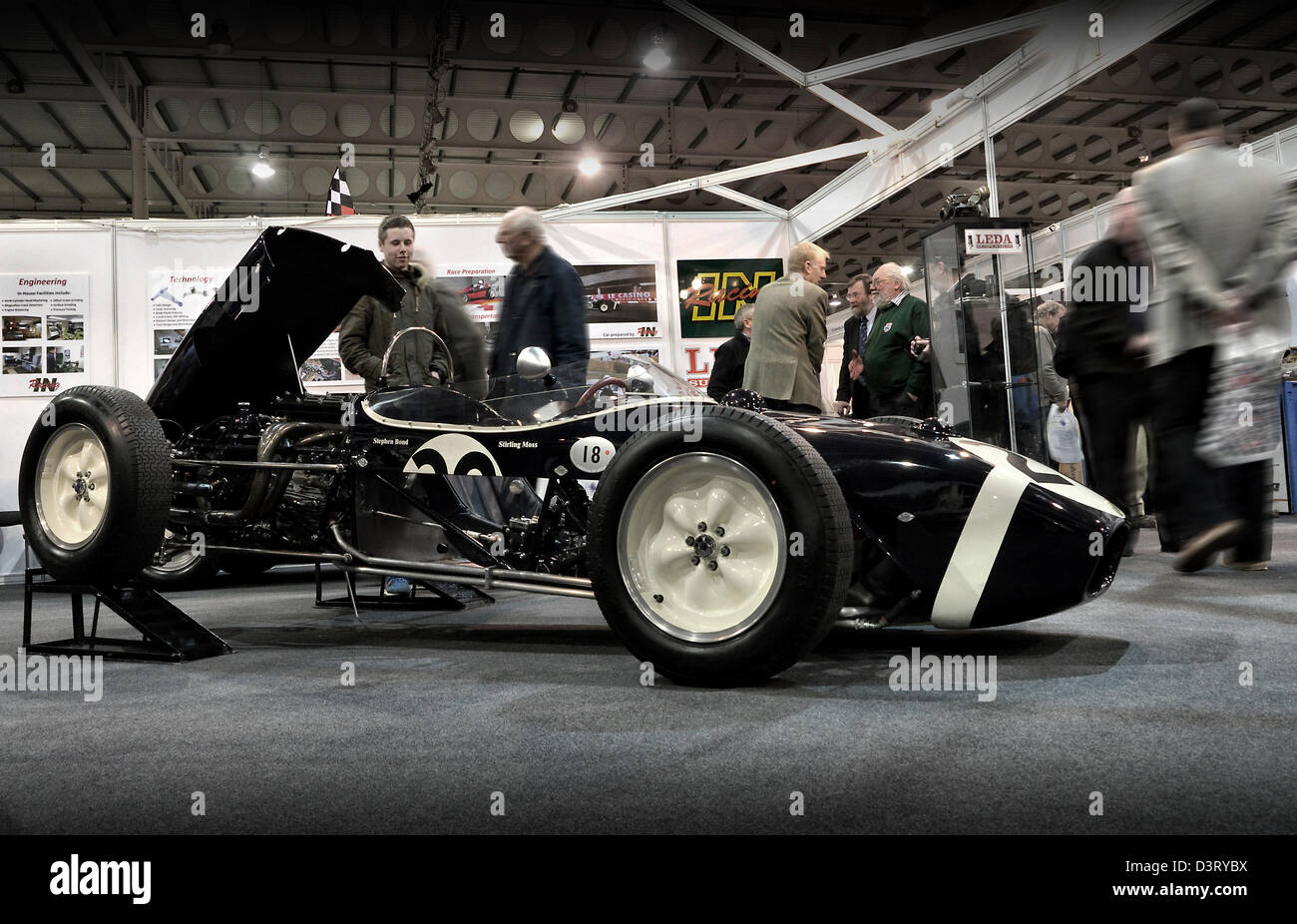 Stoneleigh Park, Warwickshire, Regno Unito. Il 22 febbraio, 2013. Race Retro car show a Stoneleigh Park Warwickshire. Sir Stirling Moss di Lotus F1 auto sul commercio di stand Foto Stock