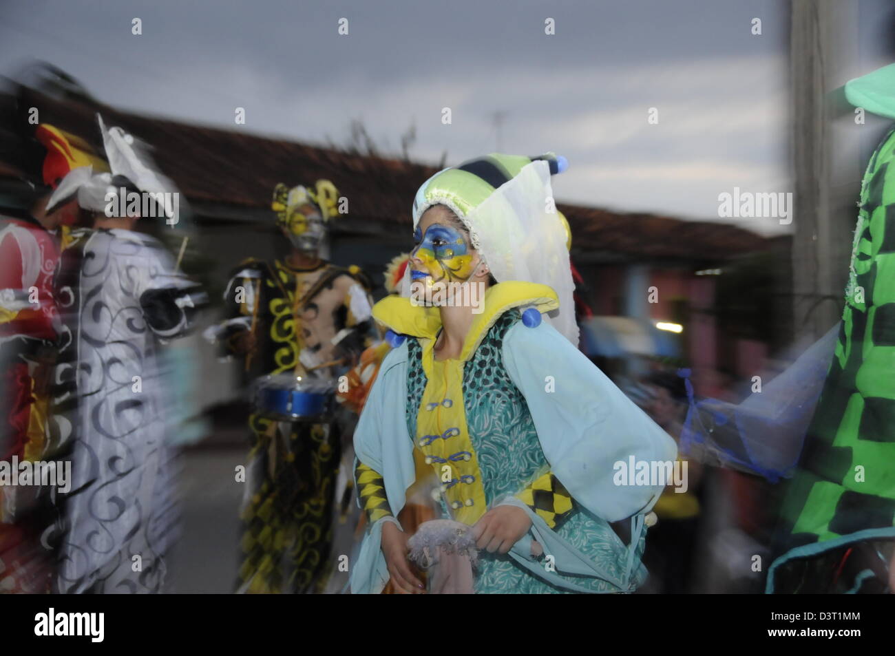 Musica e Arte festival Viñales, Cuba. Gli artisti interpreti o esecutori di Rio Del Pinar School of Arts esegue nelle zone rurali del paese di campagna. Foto Stock