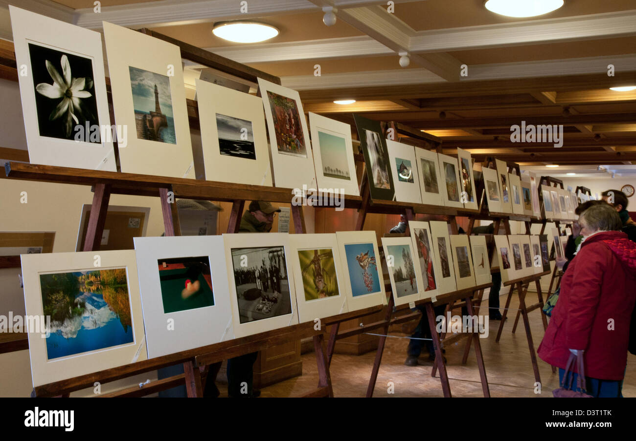 Centinaia di persone hanno goduto di Lichfield fotocamera display club di stampe in Guildroom al piano terra della Guildhall foro S Foto Stock