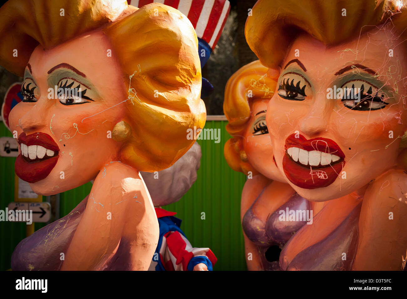 Carnevale di Nizza parade figure e galleggia in rappresentanza di Marilyn Monroe Foto Stock