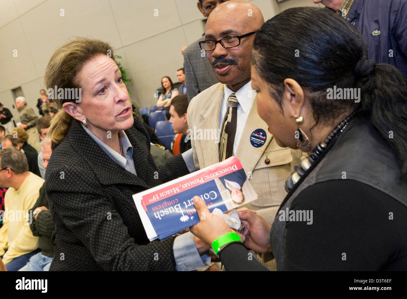 Charleston, Carolina del Sud, noi. 24 Febbraio, 2013. Elizabeth Colbert Busch campagne per il Congresso Febbraio 24, 2013 a Charleston, Sc . Colbert Busch è in esecuzione per il seggio vacante nel primo quartiere congressuale in Carolina del Sud. Foto Stock