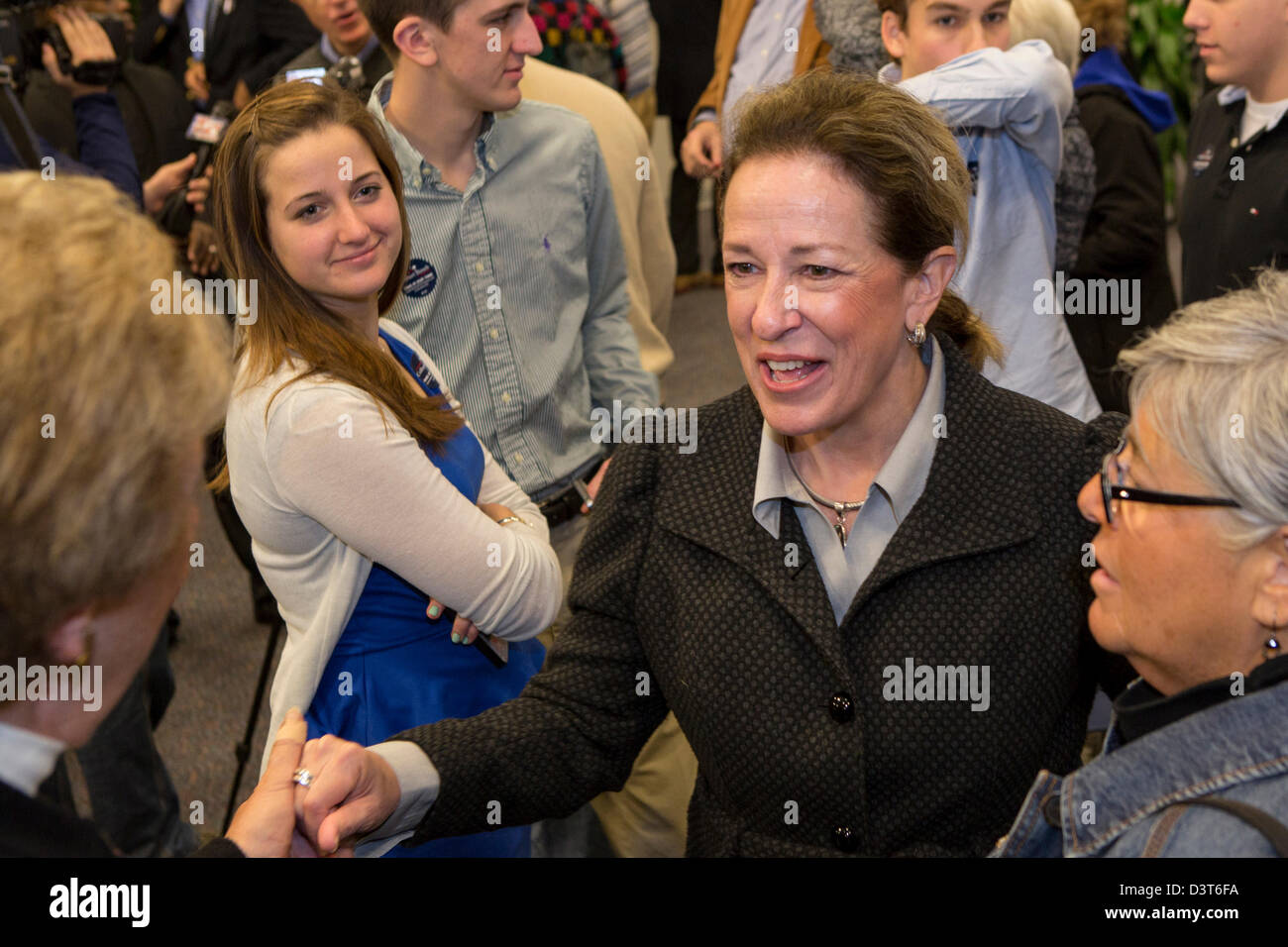 Charleston, Carolina del Sud, noi. 24 Febbraio, 2013. Elizabeth Colbert Busch campagne per il Congresso Febbraio 24, 2013 a Charleston, Sc . Colbert Busch è in esecuzione per il seggio vacante nel primo quartiere congressuale in Carolina del Sud. Foto Stock