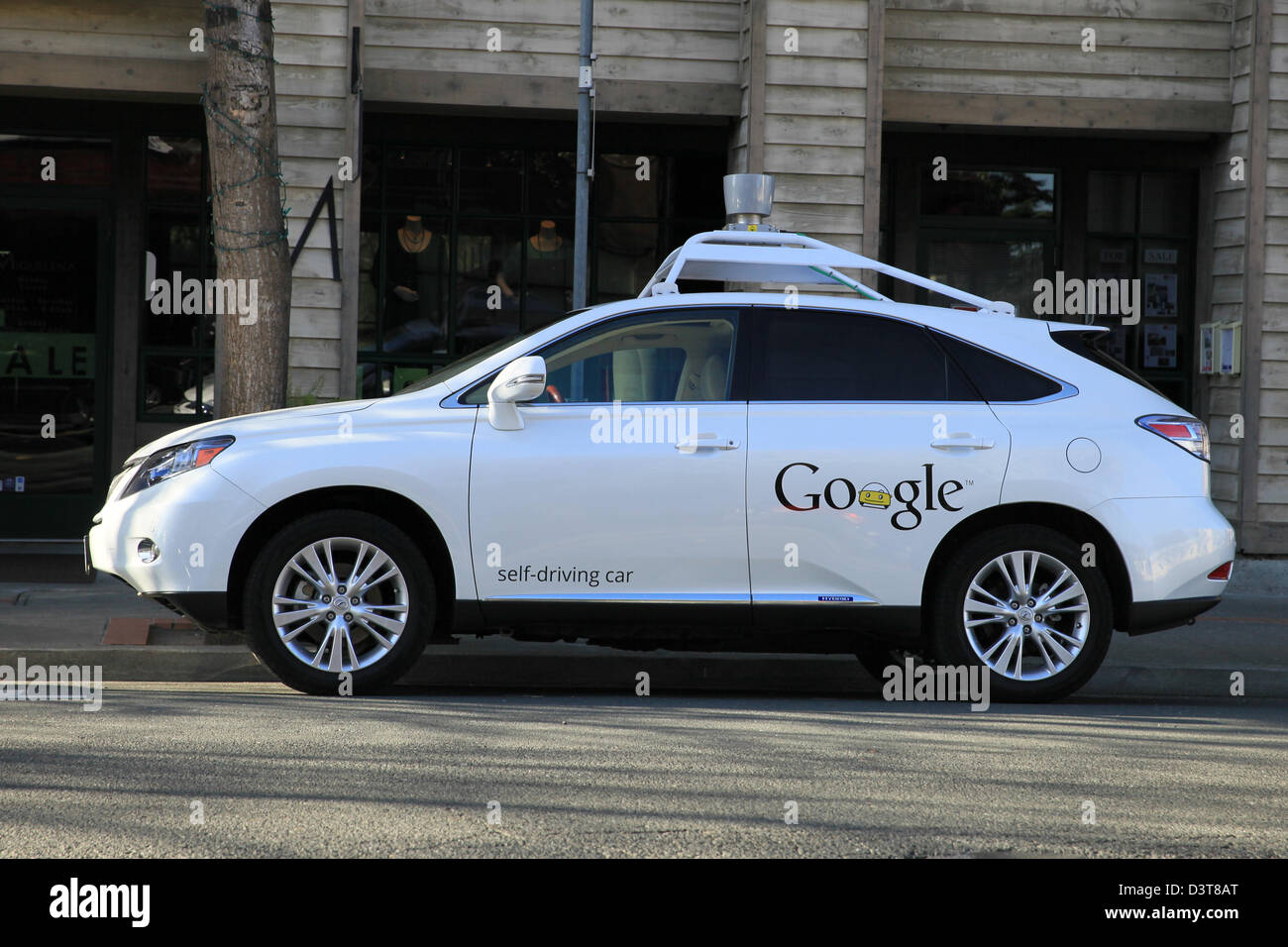 Google auto-guida auto driverless, Lexus RX450h sulle strade in benicia, California Foto Stock