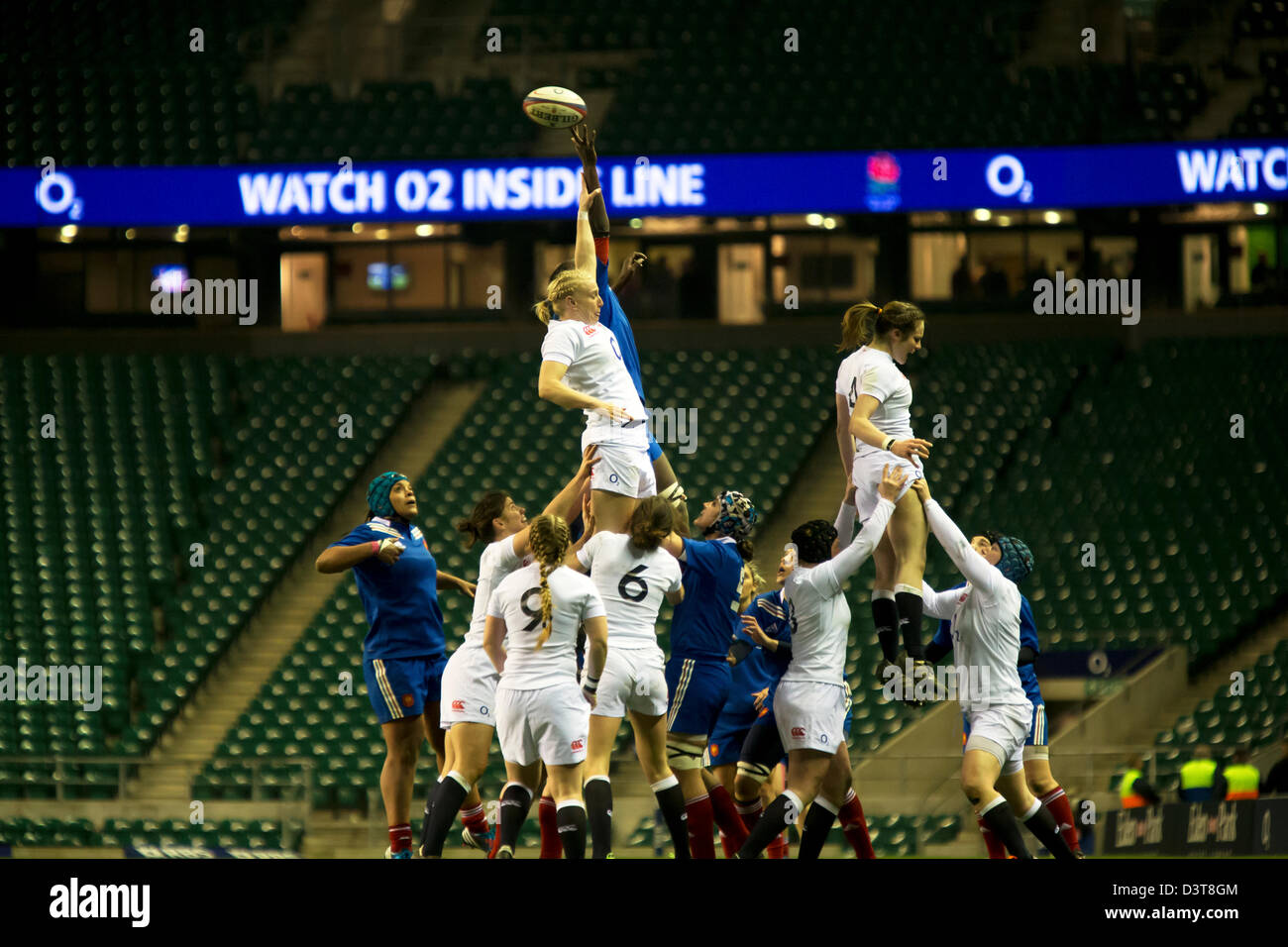 Lineout, Inghilterra v Francia donna RUGBY SEI NAZIONI. Stadio di Twickenham, Londra, Regno Unito. Il 23 febbraio, 2013. Foto Stock