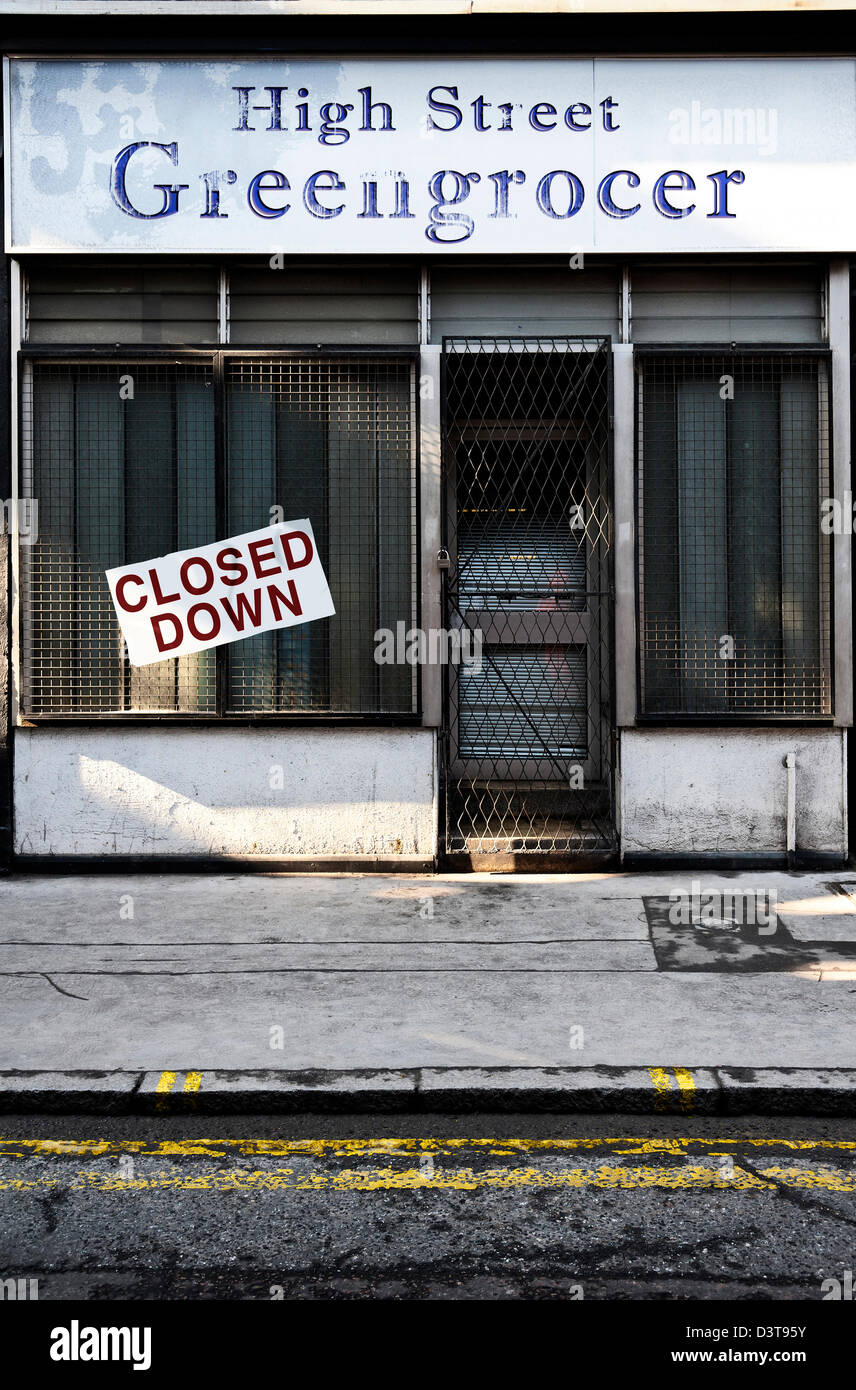 Negozio di fronte per un ortolano che ha chiuso, REGNO UNITO Foto Stock