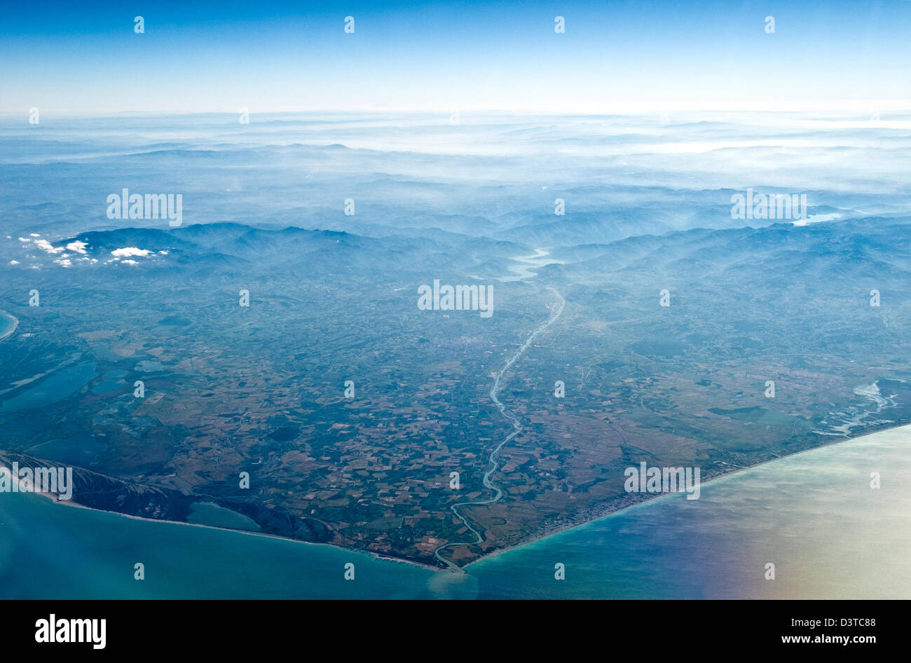 Una vista del il Kizilirmak o Halys fiume che scorre a nord nel Mar Nero in Turchia. È il paese del fiume più lungo. Foto Stock