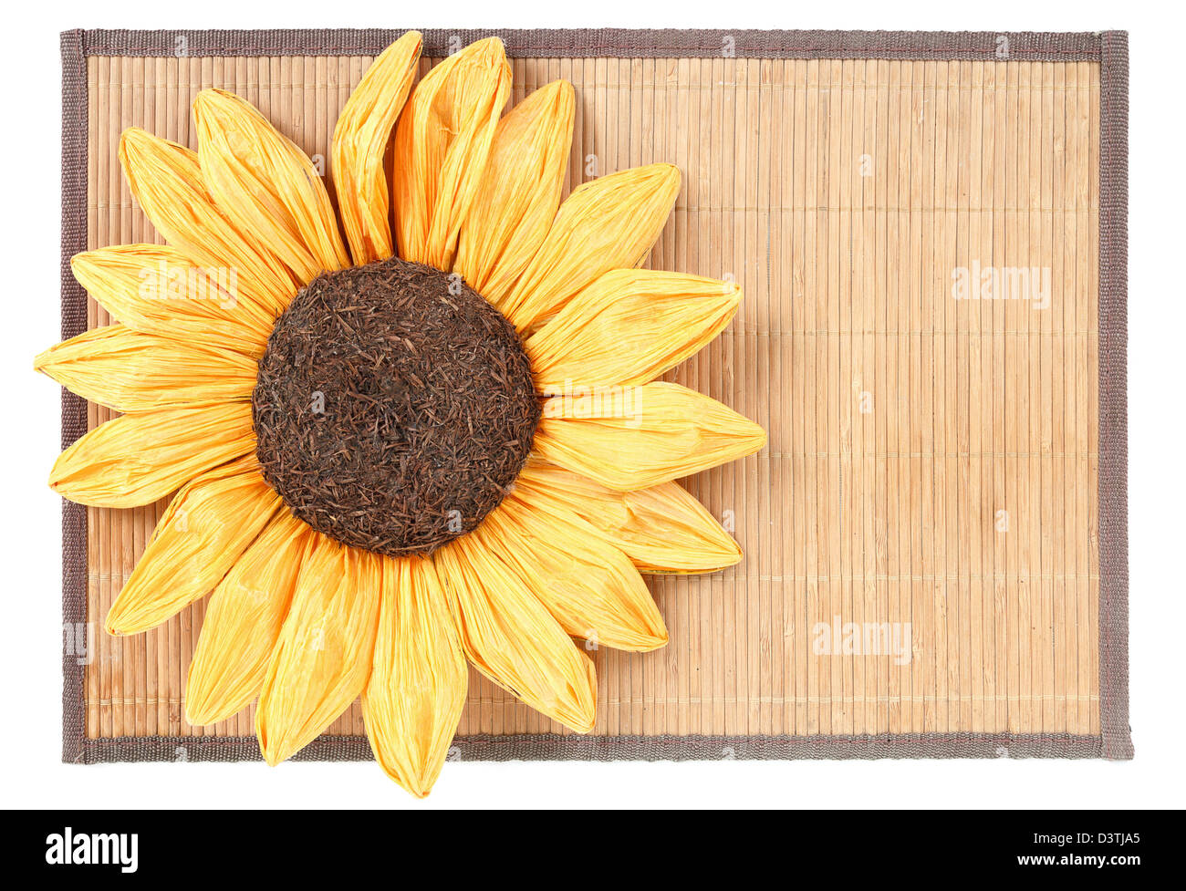 Decorazione di girasole sul tavolo di legno impostazione dello sfondo Foto Stock