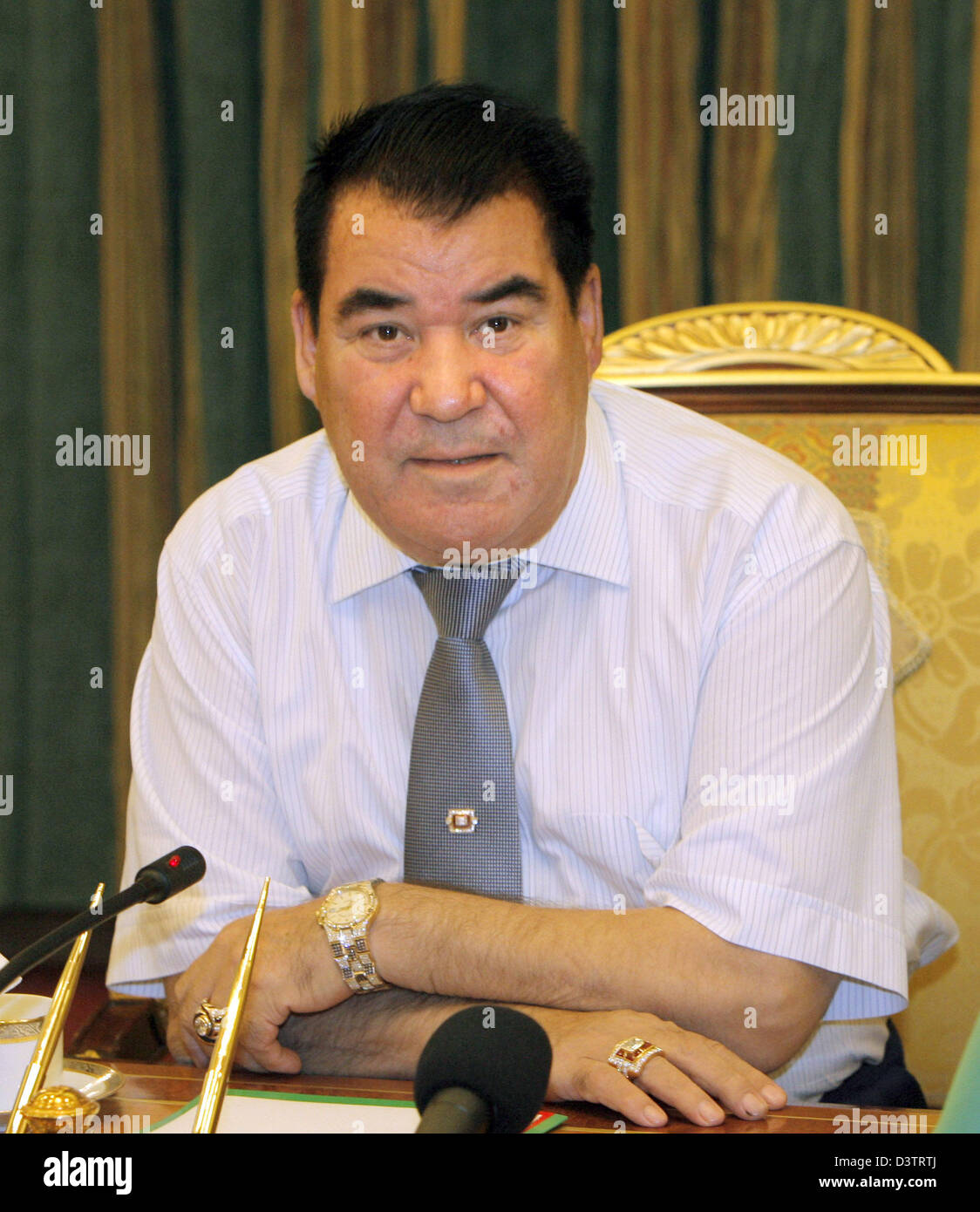 Il Presidente turkmeno Saparmurat Niyazov aka Türkmenbaşy raffigurato nella Aşgabat, Turkemenistan, 2 novembre 2006. Foto: Peer Grimm Foto Stock