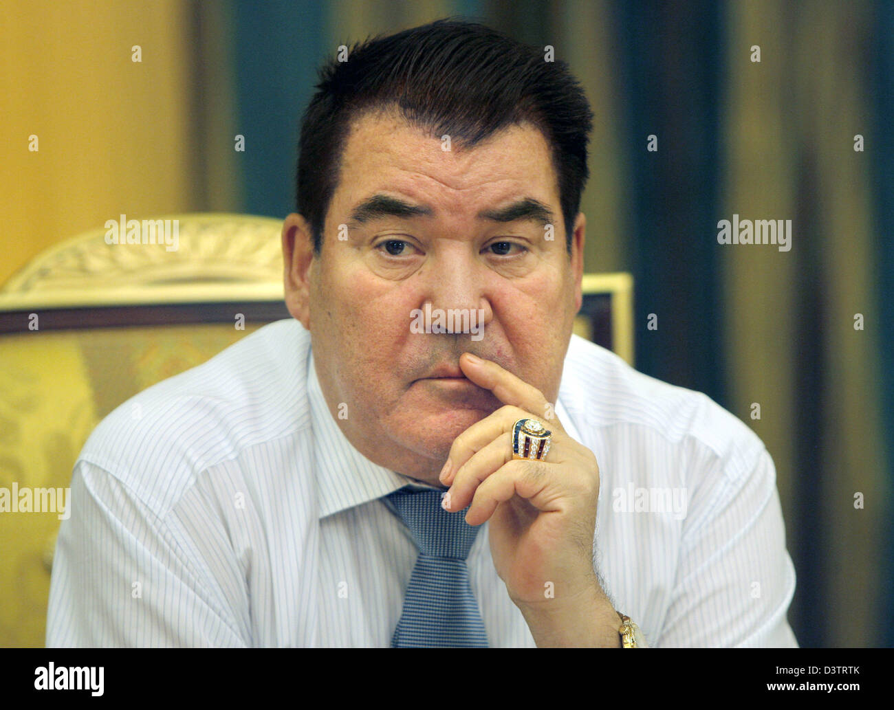 Il Presidente turkmeno Saparmurat Niyazov aka Türkmenbaşy raffigurato nella Aşgabat, Turkemenistan, 2 novembre 2006. Foto: Peer Grimm Foto Stock