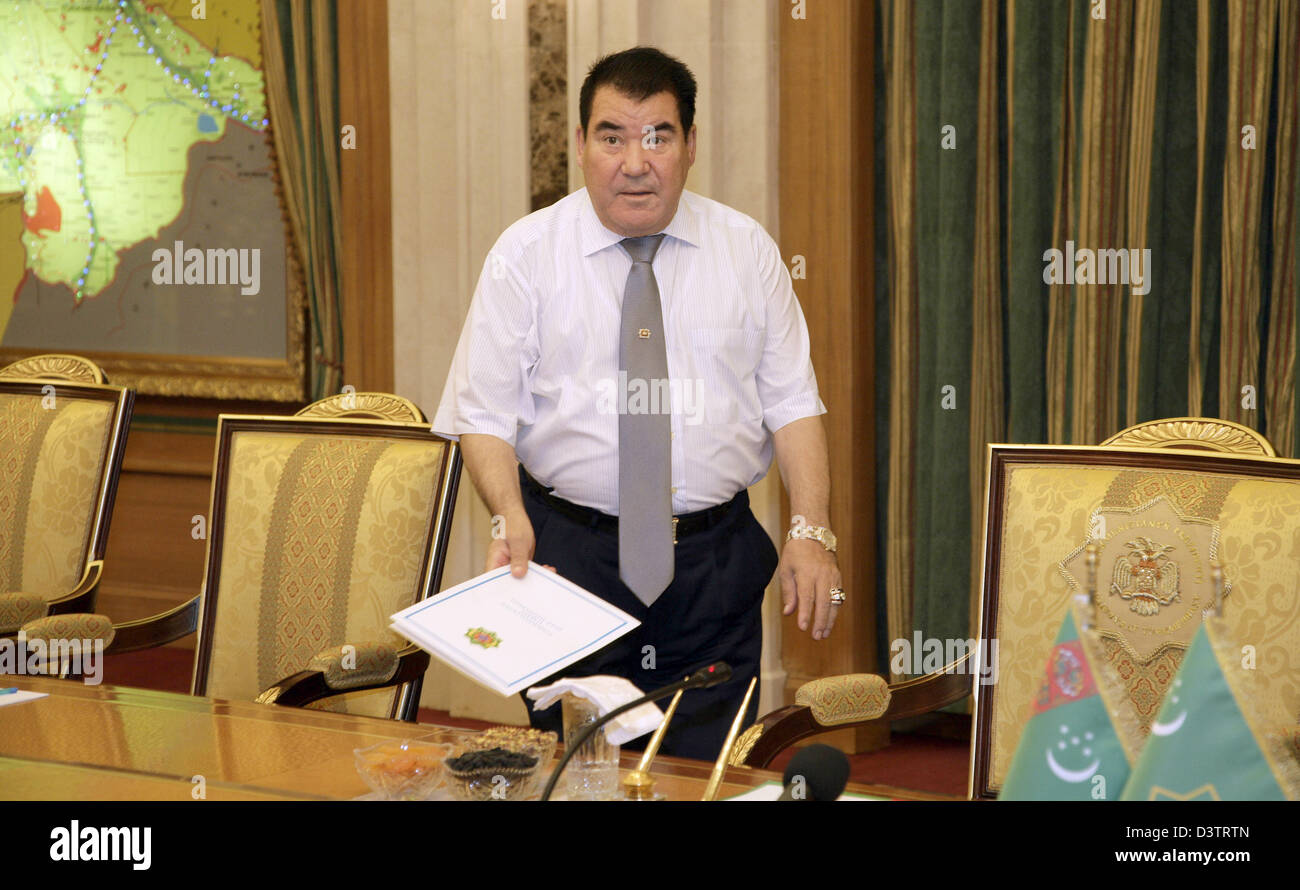 Il Presidente turkmeno Saparmurat Niyazov aka Türkmenbaşy raffigurato nella Aşgabat, Turkemenistan, 2 novembre 2006. Foto: Peer Grimm Foto Stock