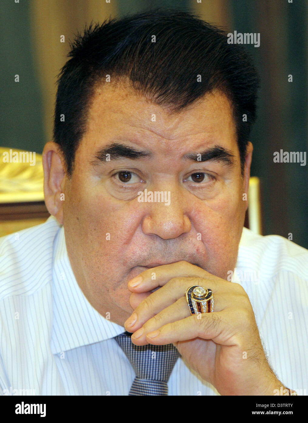 Il Presidente turkmeno Saparmurat Niyazov aka Türkmenbaşy raffigurato nella Aşgabat, Turkemenistan, 2 novembre 2006. Foto: Peer Grimm Foto Stock