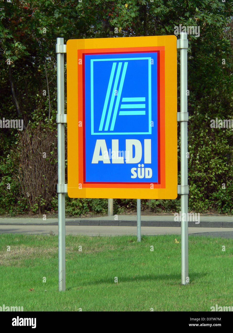 La foto mostra il logo del supermercato-discount ALDI Sued a Colonia, Germania, 2006. Foto: Hermann Josef Woestmann Foto Stock