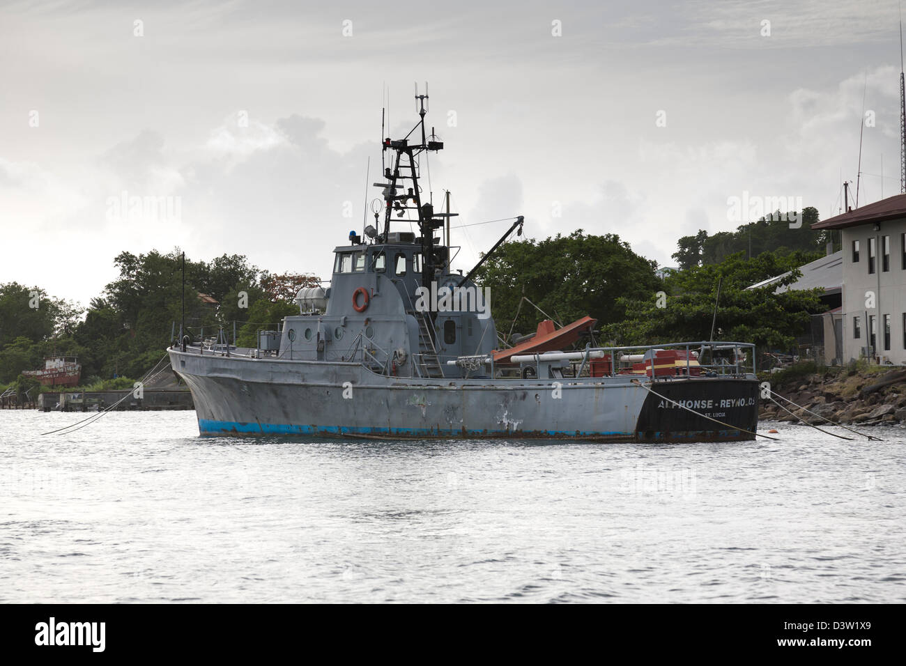 Ex US Coast Guard classe point taglierina (punto Turner) trasferiti a St Lucia come Alphonse-Reynolds P05, ormeggiata in porto in Castries. Foto Stock