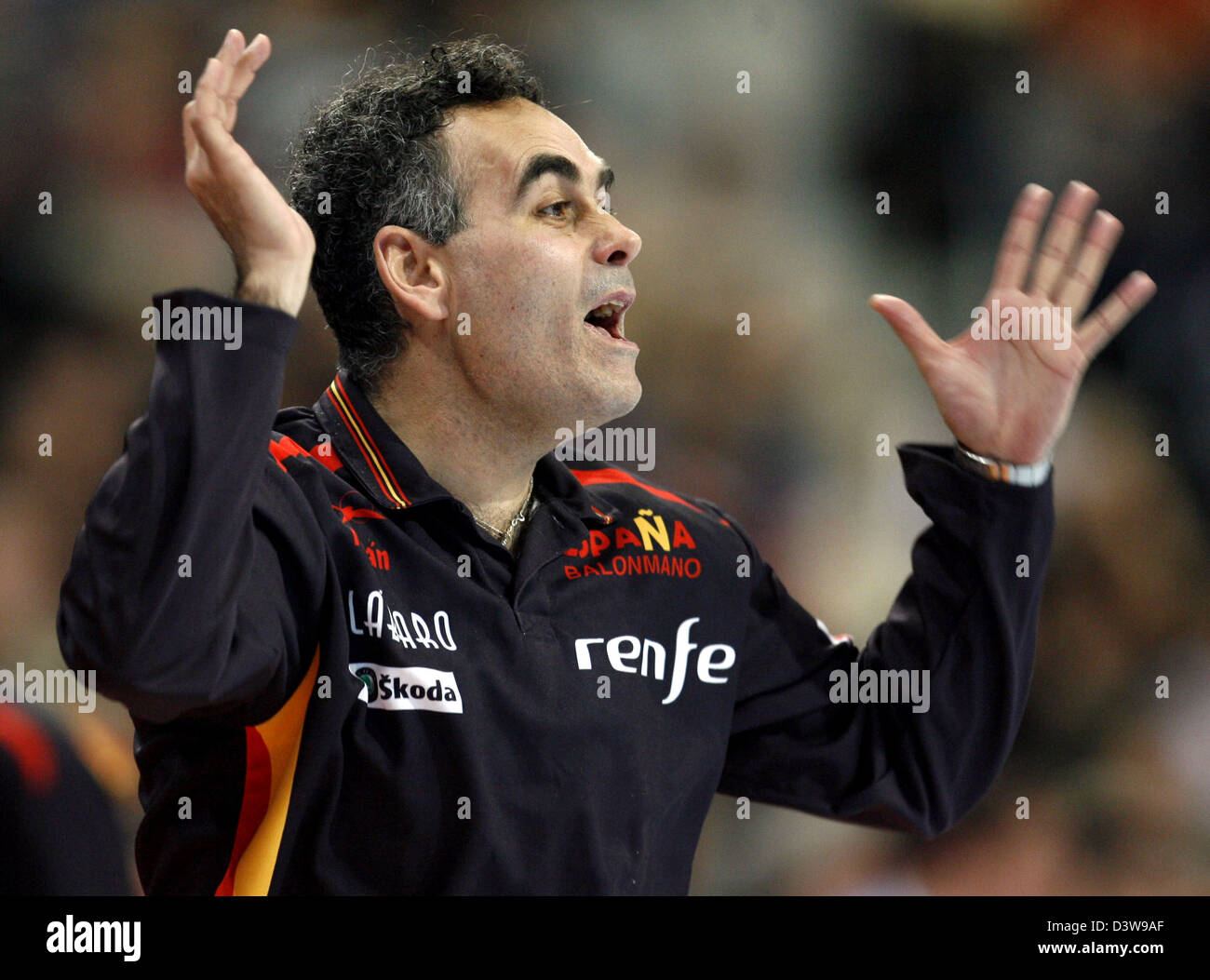 Lo spagnolo head coach Juan Carlos Pastor Gomez mostrato durante il 2007 Pallamano Germania Campionato Mondiale Match Spagna vs Russia a Mannheim, Germania, 24 gennaio 2007. La Spagna ha vinto la partita 33-29. Foto: Uli Deck Foto Stock