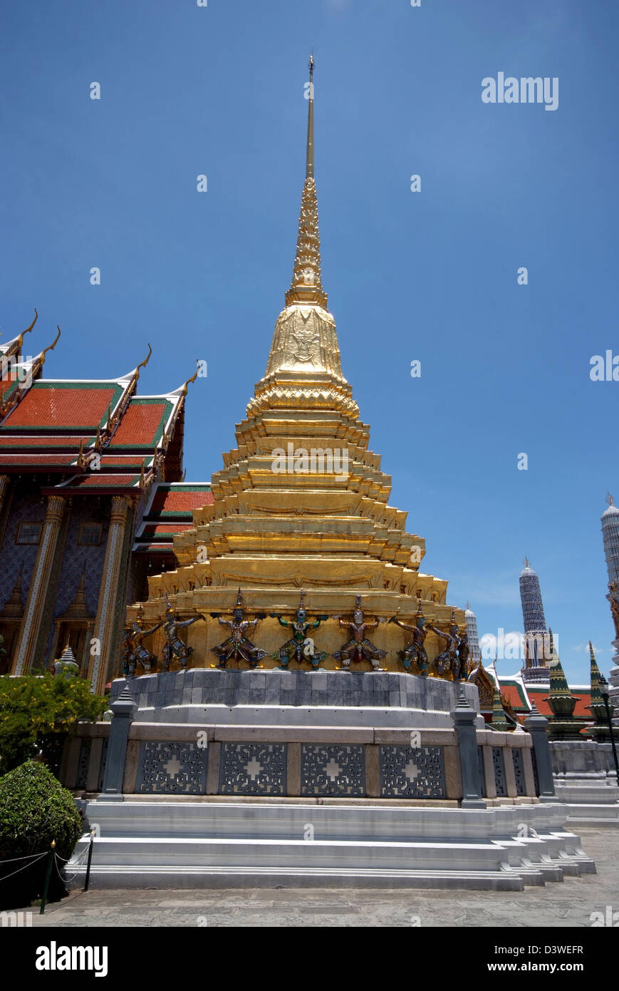 La pagoda dorata di Wat Phra Kaew tempio di Bangkok, Tailandia Foto Stock