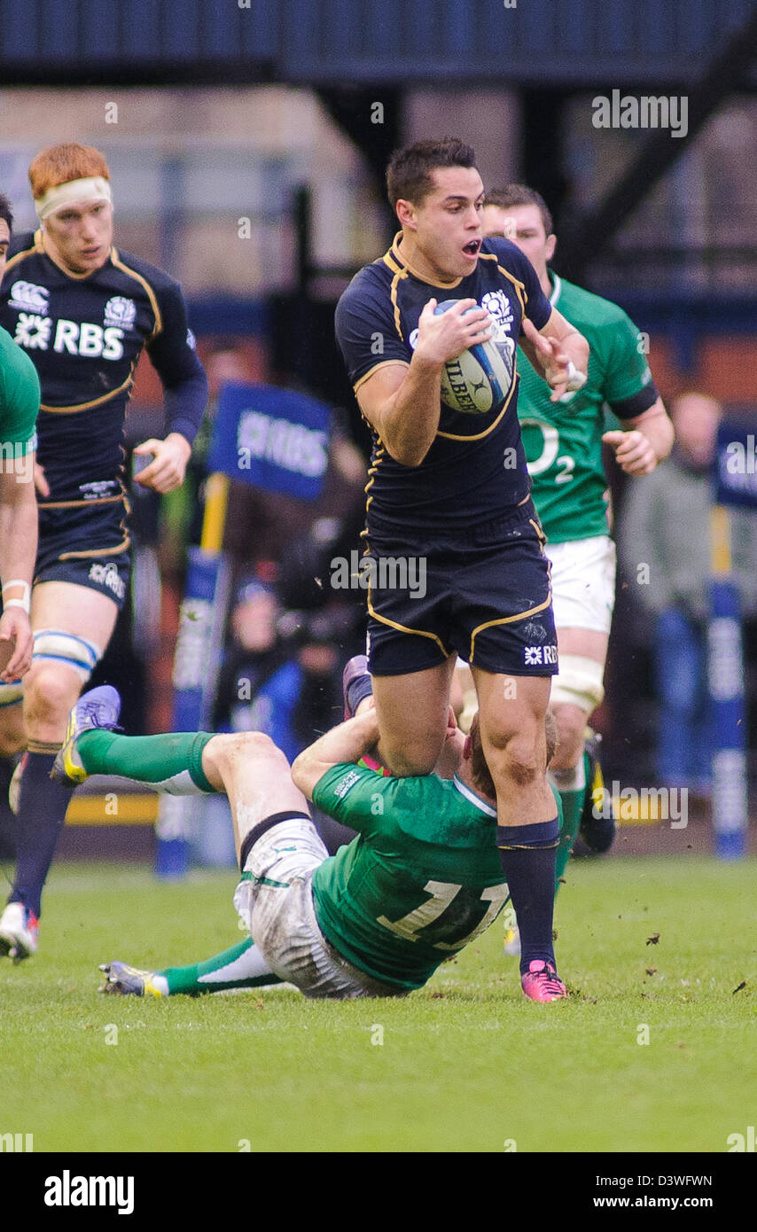 Sean Maitland rompe il paranco di Keith Earls, Scozia v Irlanda, RBS 6 Nazioni campionato, Murrayfield Stadium 24/02/13 (c) Foto Stock