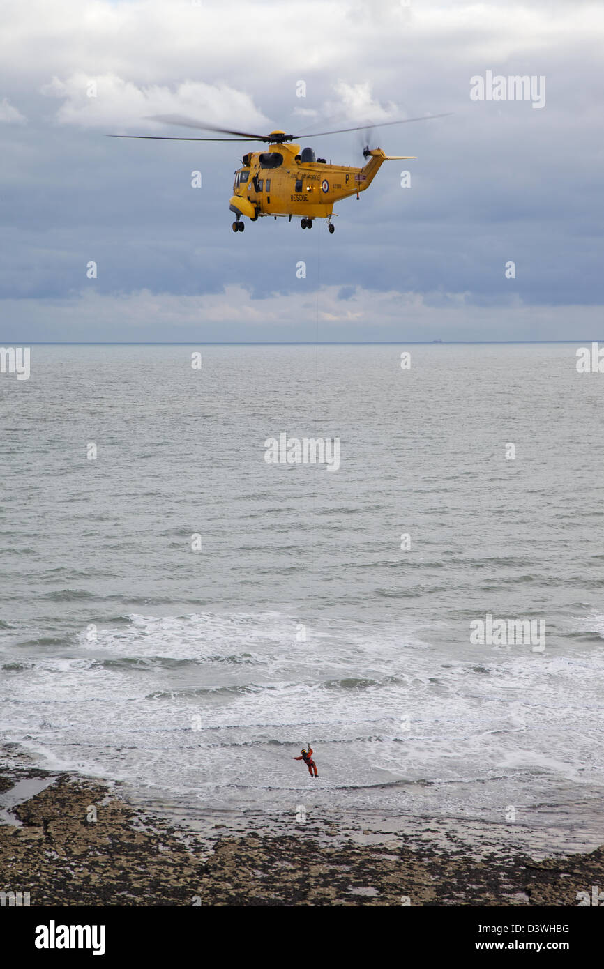 RAF Royal Air Force Sea King Ricerca e Salvataggio in elicottero Foto Stock