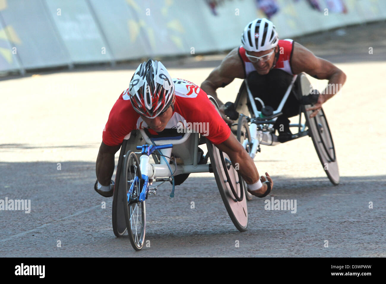 Masayuki Higuchi del Giappone nella mens maratona di sedia a rotelle - T54 al London 2012 Giochi Paralimpici in Mall, Londra Foto Stock