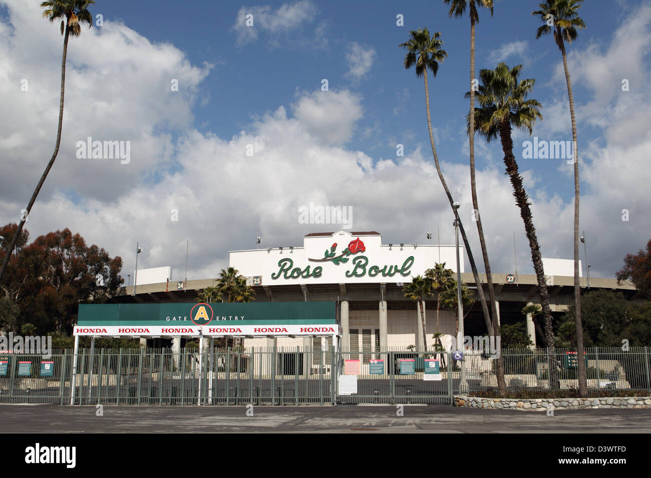 PASADENA, CA - 21 febbraio : una vista del Rose Bowl Stadium entrata su 21 Febbraio, 2012. Foto Stock