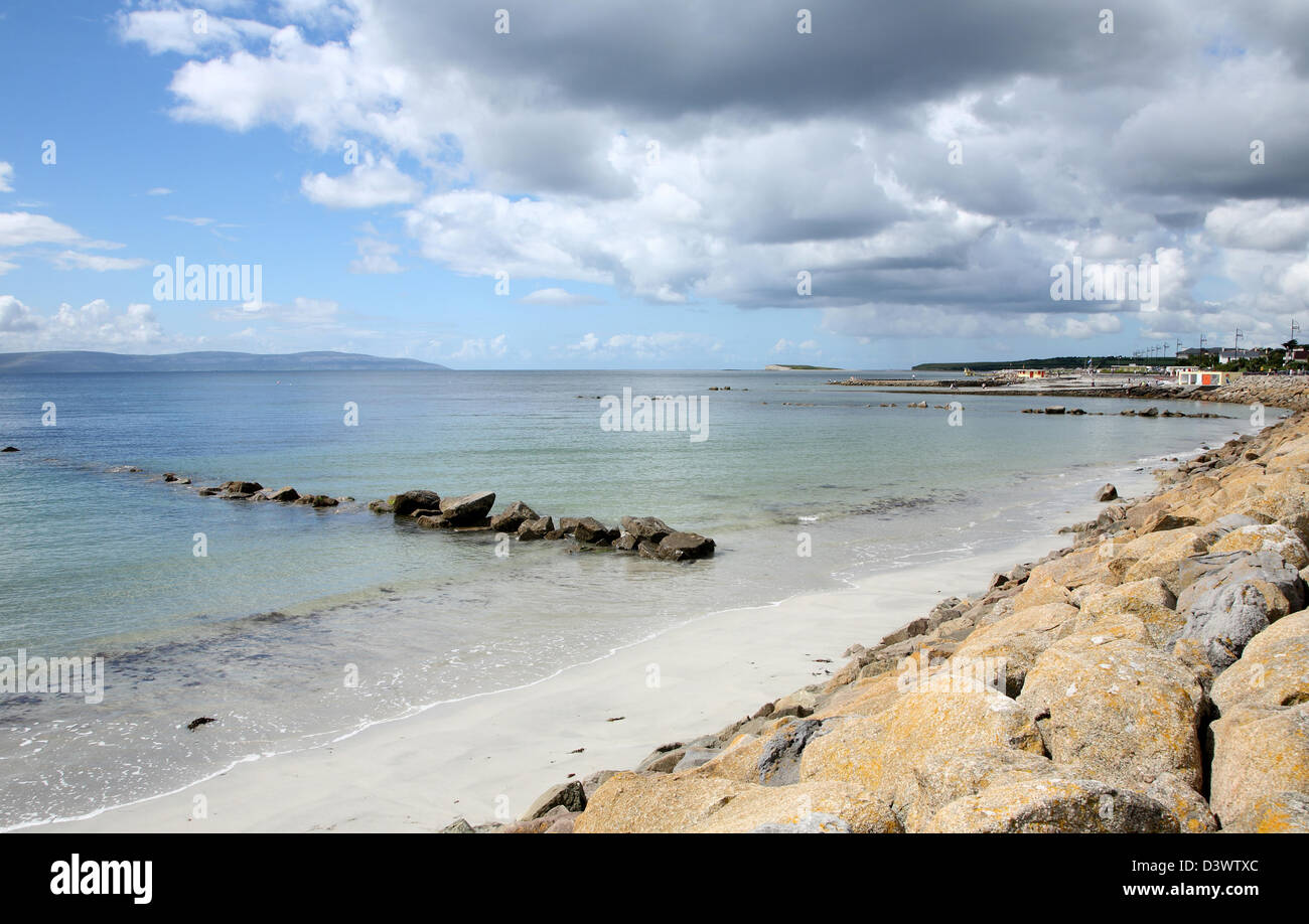 Guardando alla Baia di Galway da Salthill, Irlanda. Foto Stock