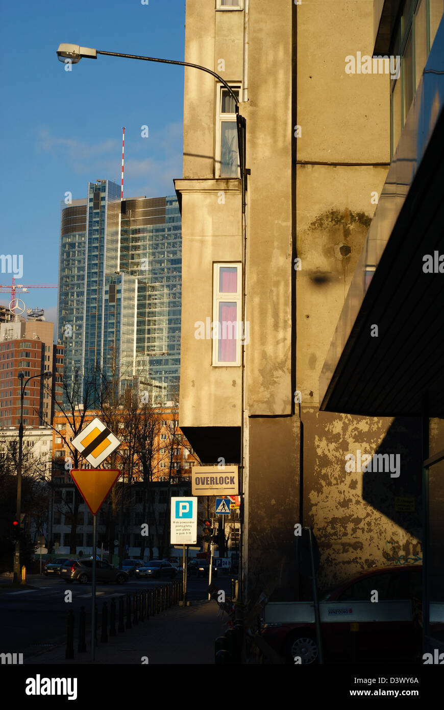 Rondo 1 torre durante il tardo pomeriggio. La più bella torre a Varsavia dai grattacieli Skidmore, Owings e Merrill Foto Stock