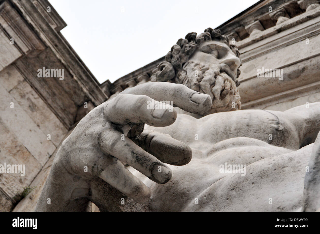 Statua di Roma al di fuori dei Musei Capitolini, Statua del Tevere capitolino, Roma Italia Foto Stock