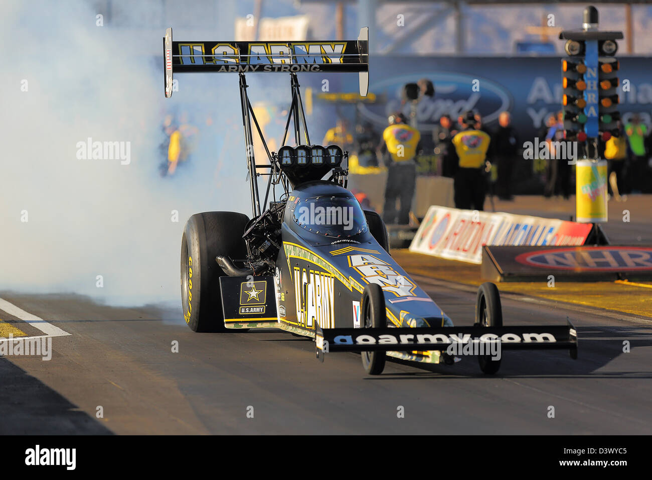 Chandler, Arizona, Stati Uniti. 24 febbraio 2013. Tony Schumacher durante il NHRA Arizona cittadini - Mello Yello Drag racing serie finale di manche eliminatorie a Firebird International Raceway di Chandler, Arizona. Credit: Azione Plus immagini di Sport / Alamy Live News Foto Stock