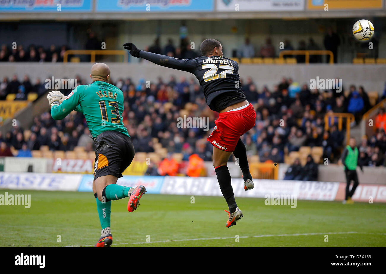 Wolverhampton, Regno Unito. 24 febbraio 2013. Fraizer Campbell segna il secondo obiettivo del gioco per il Cardiff City - Calcio Npower Championship - Wolverhampton Wanderers v Cardiff City - 24/2/2013 - Molineux - Wolverhampton - Picture Malcolm Couzens /Sportimage/Alamy Live News Foto Stock