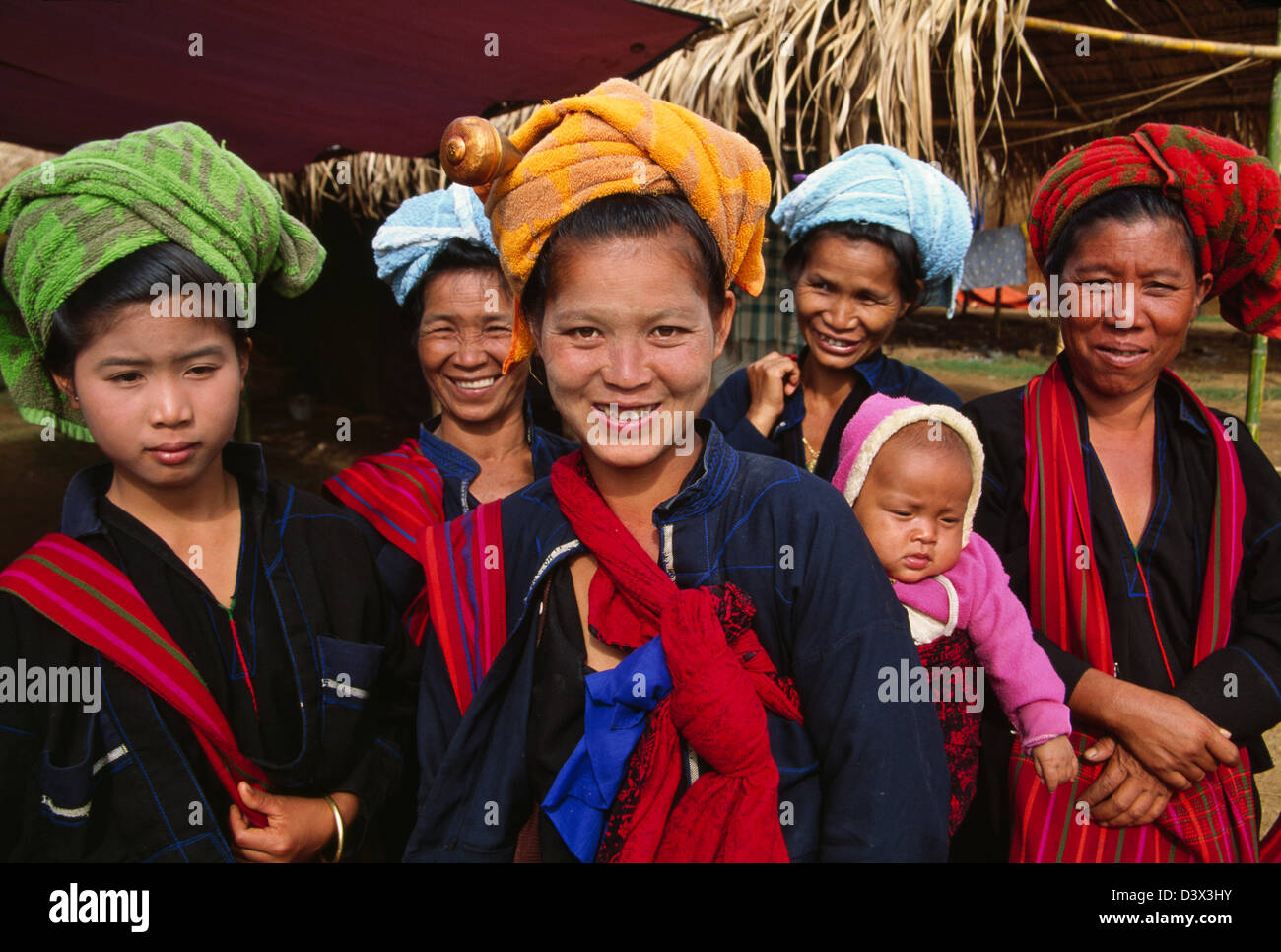 Pa-O le donne al mercato Mingala, Lago Inle, Myanmar Foto Stock