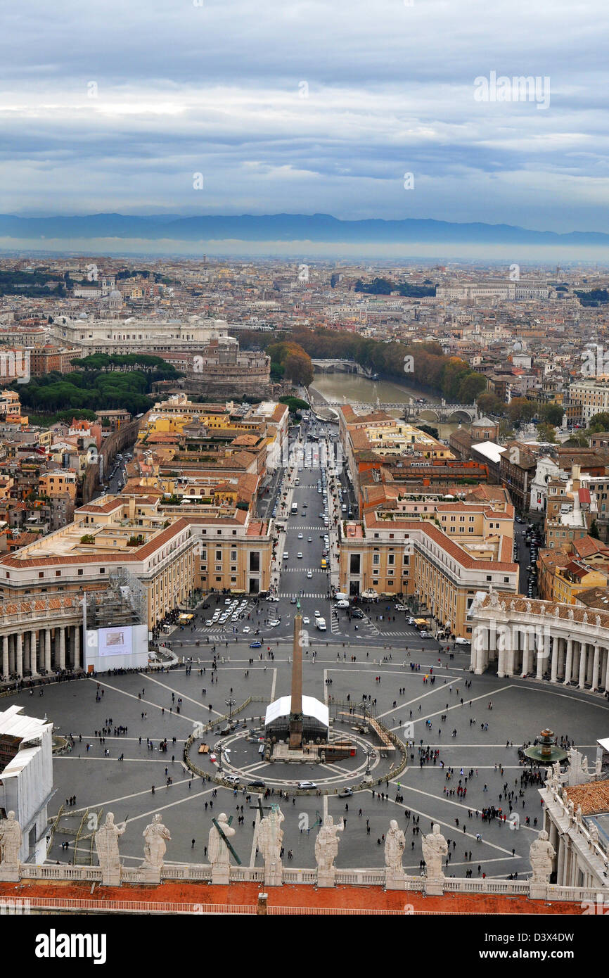 Vista sul Vaticano ctiy, Piazza San Pietro Roma Italia. Foto Stock