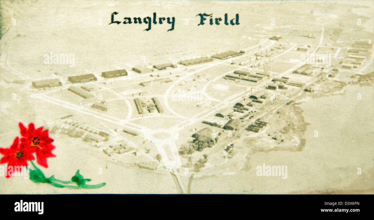 Una foto storica della Jack Herd Special Collection, che mostra la base dell'aeronautica militare di Langley (AFB) in Virginia. L'immagine fornisce uno sguardo al passato della struttura militare, evidenziandone le operazioni e il significato per la storia dell'aviazione degli Stati Uniti. Foto Stock