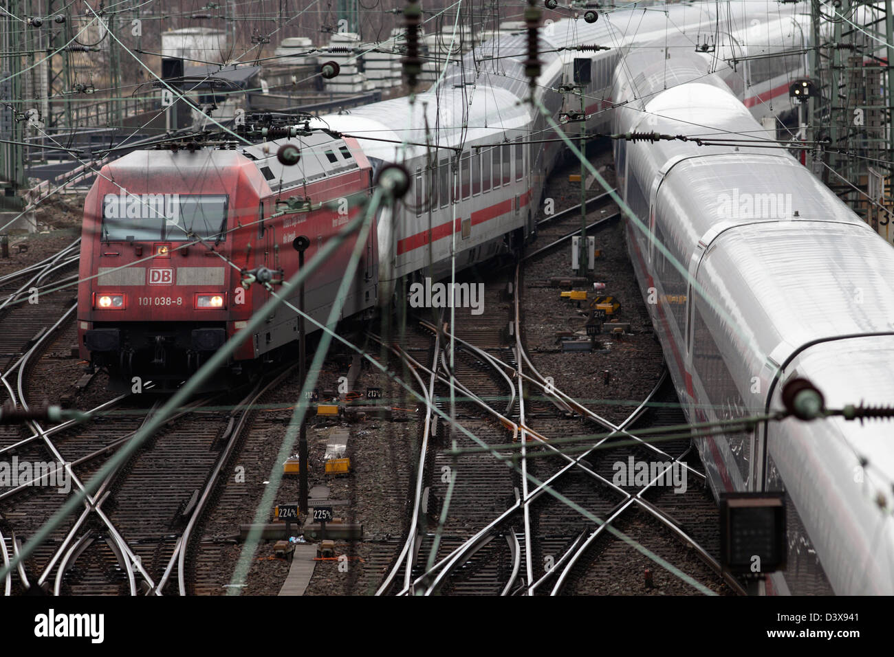 Amburgo, Germania, Deutsche Bahn ICE e IC presso la stazione centrale di Amburgo Foto Stock