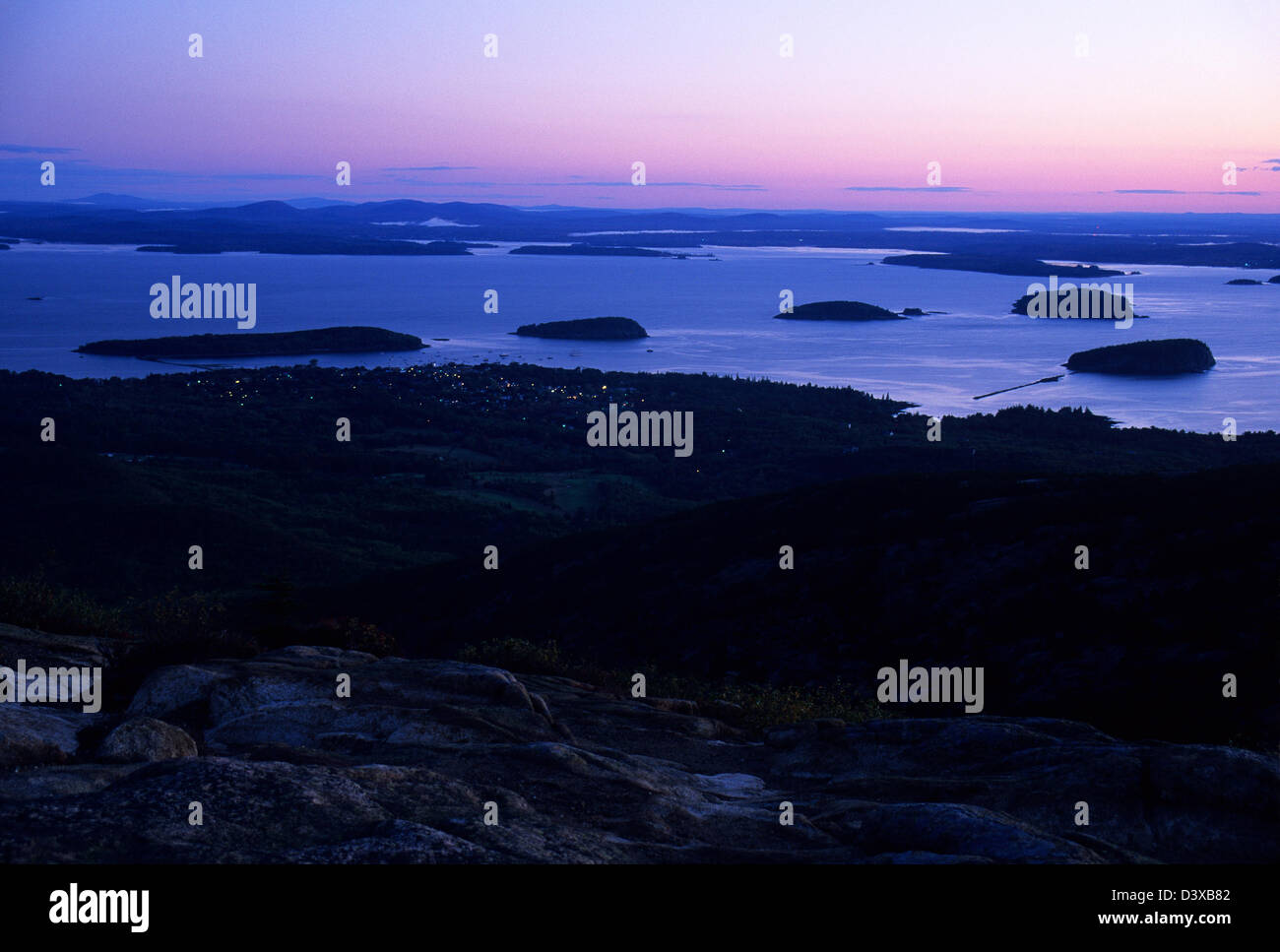 Elk282-2300 Maine, Parco Nazionale di Acadia, Cadillac mt, vista di Bar Harbor Foto Stock