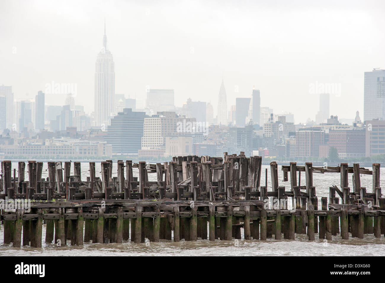 Guardando attraverso il Fiume Hudson a midtown e downtown Manhattan, New York City Foto Stock