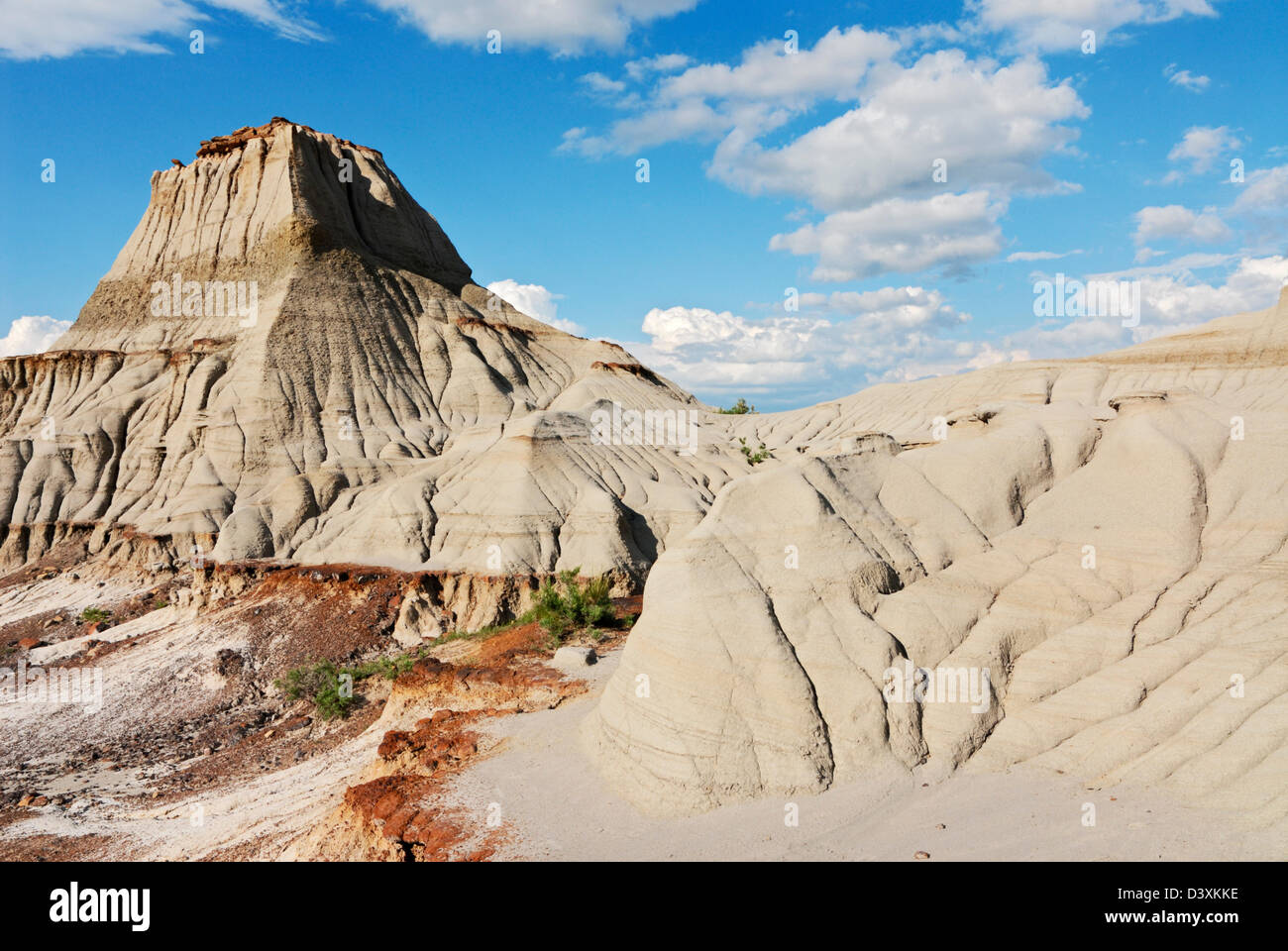 I pittoreschi badlands del „Dinosaur Provincial Park", patrimonio dell'umanità dell'UNESCO e sito di scavi di fossili di dinosauri di fama mondiale, Alberta, Canada Foto Stock