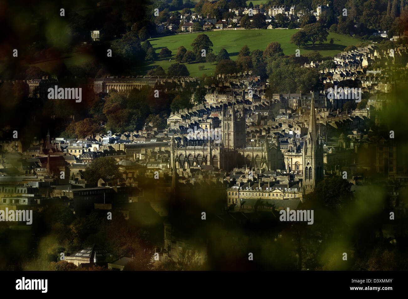 Vista della città di bagno da sopra, Widcombe attraverso gli alberi Foto Stock