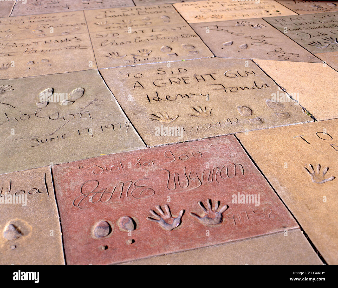 Le impronte delle celebrità di Hollywood sul piazzale del Grauman's Chinese Theatre, Hollywood Boulevard, Los Angeles, California, Stati Uniti d'America Foto Stock