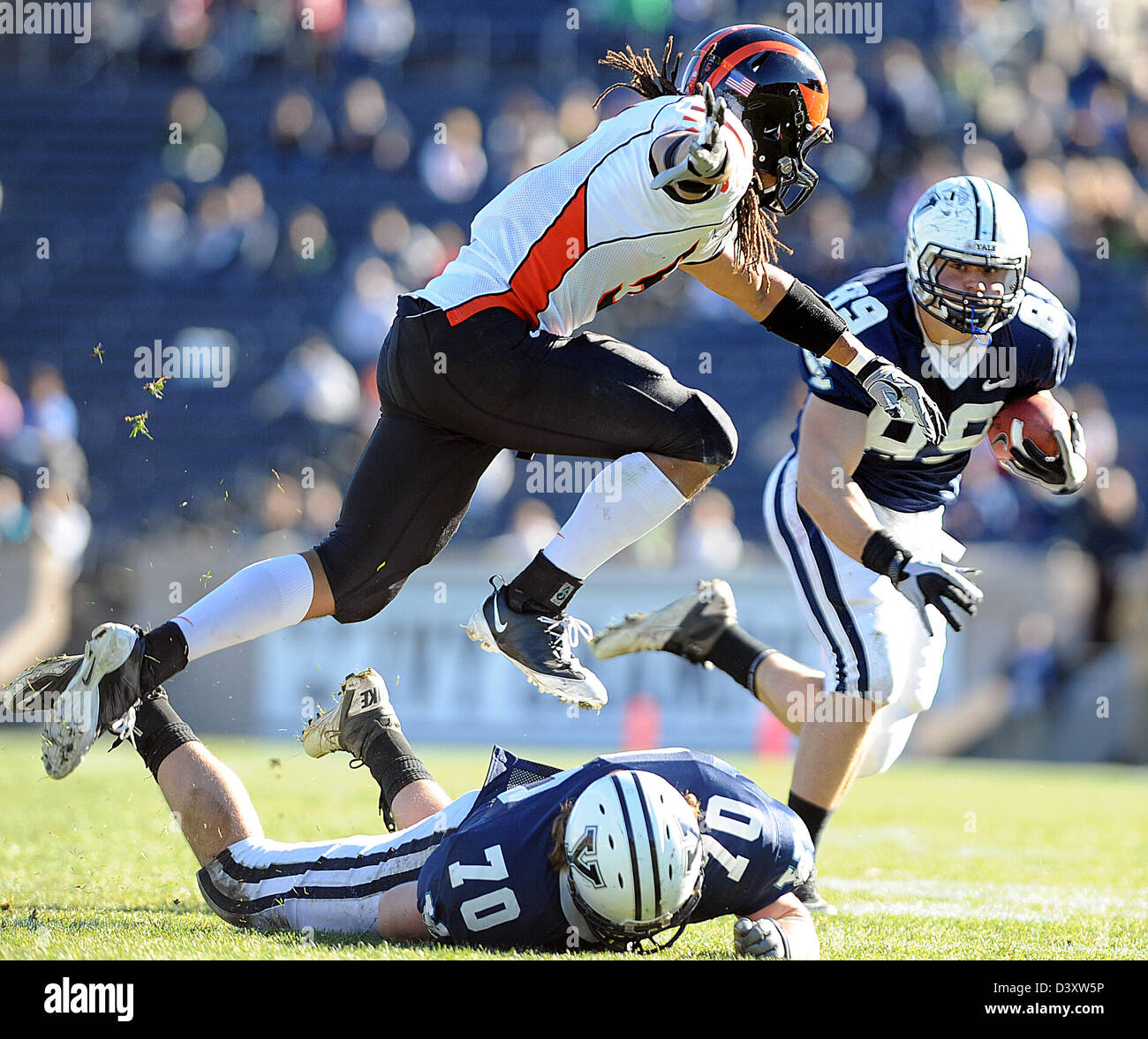 La Yale football gioco d'azione contro l'Università di Princeton Foto Stock