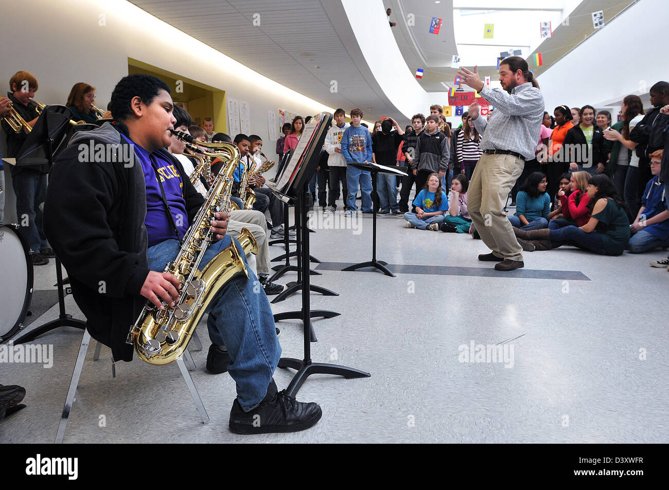 Un junior high school band suona durante un evento in Hamden CT STATI UNITI D'AMERICA Foto Stock