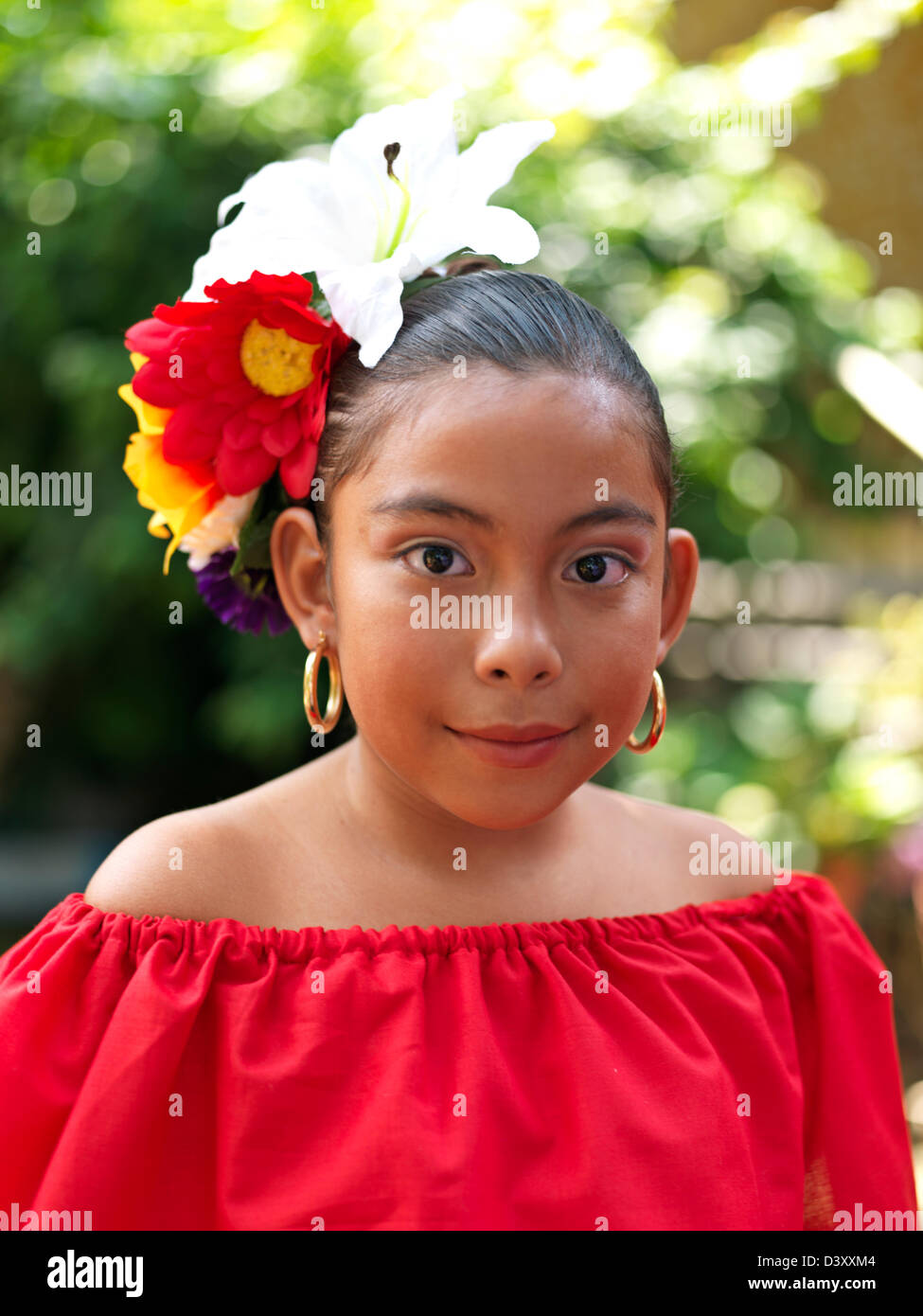 Messico, Jalisco, Tequila, ritratto di una giovane ragazza messicana ballerino in costume folkloristico Foto Stock