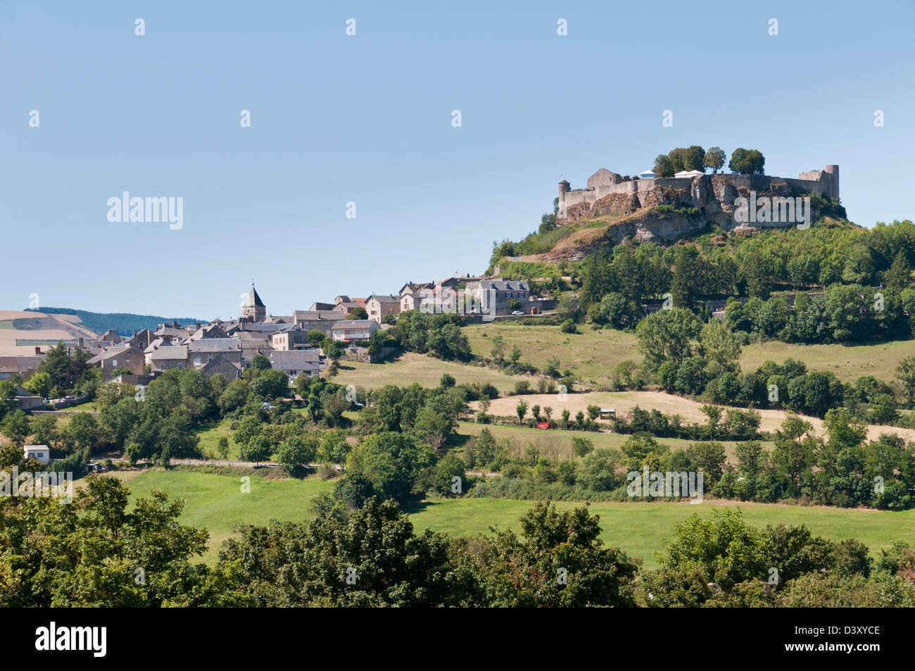 Vista su Sévérac le Château, Aveyron, Midi Pyrénées Foto Stock