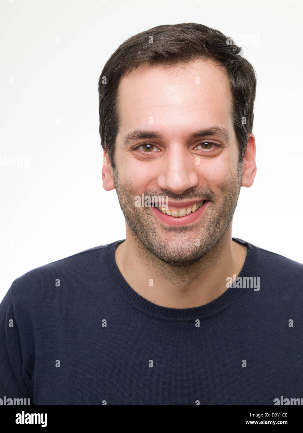 Ritratto di un giorno 3-barbuto giovane uomo sorridente Foto Stock Ritratto di un giorno 3-barbuto giovane uomo sorridente Foto Stock