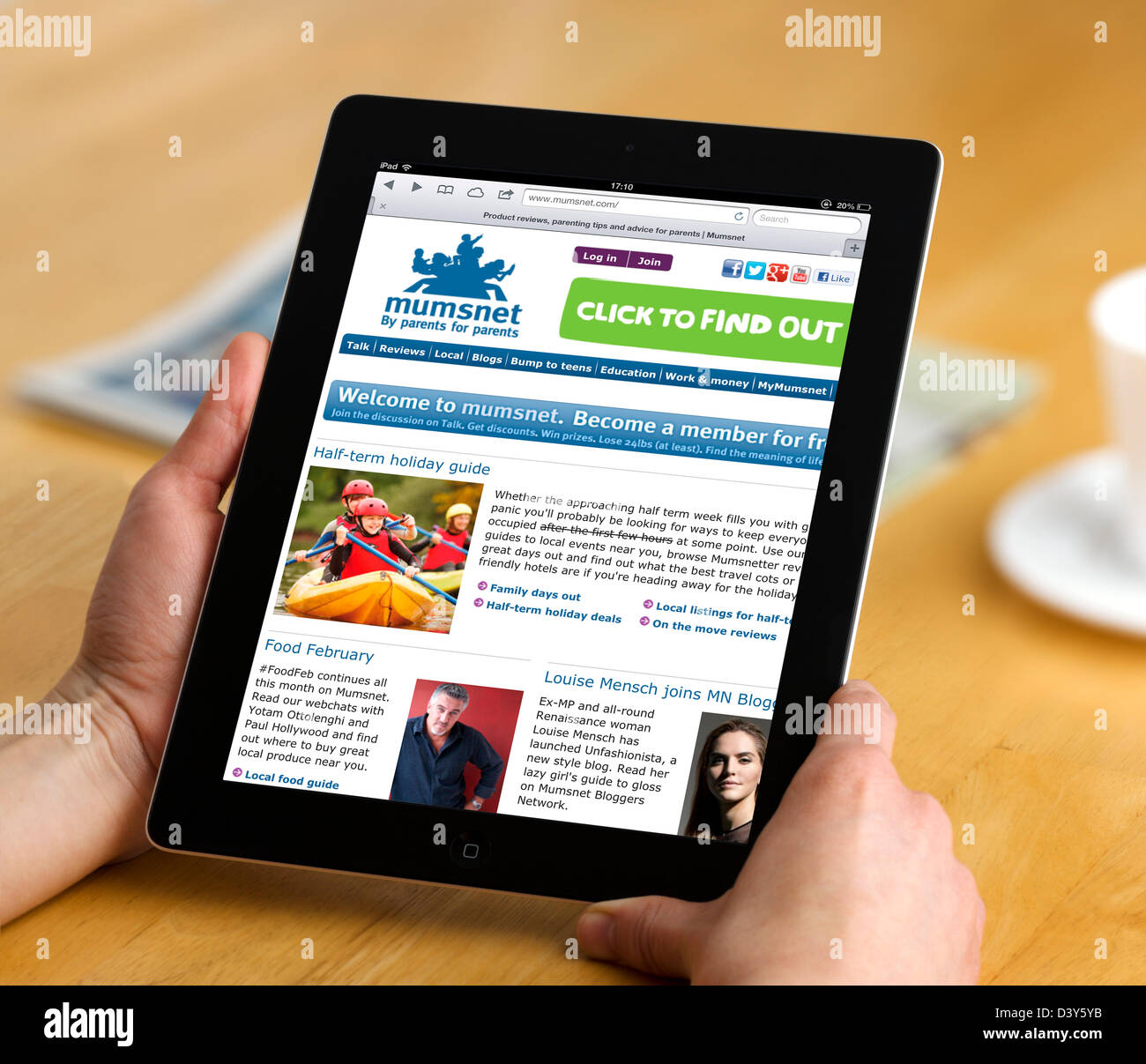 Mumsnet, Regno Unito sito parenting, visualizzati su una quarta generazione di iPad Foto Stock