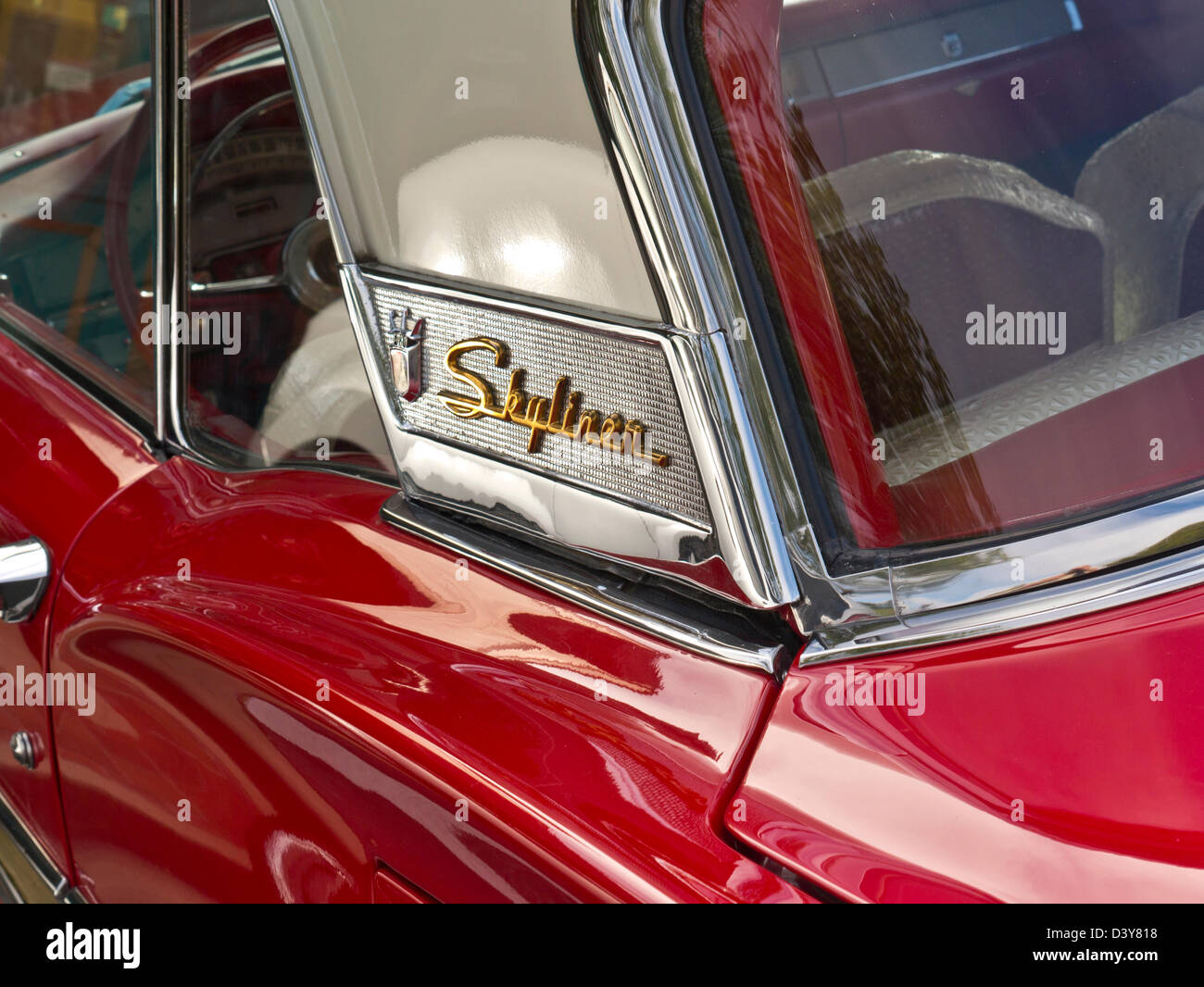 Dettagli su 1950 due lucida tono Ford Fairlane Skyliner American classic motor car Foto Stock