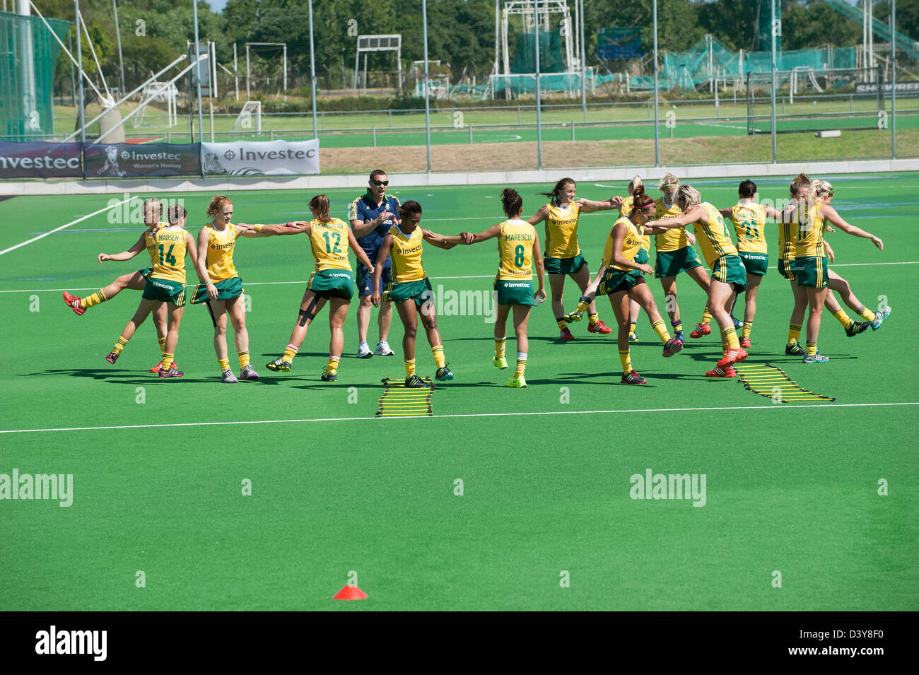 Sud Africa Ladies hockey allenamento della squadra prima della loro corrispondenza con l'Inghilterra a Hartleyvale stadium Cape Town Febbraio 2013 Foto Stock