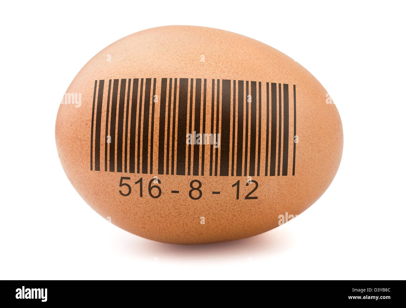 Uovo marrone con codice a barre generico isolato su bianco Foto Stock