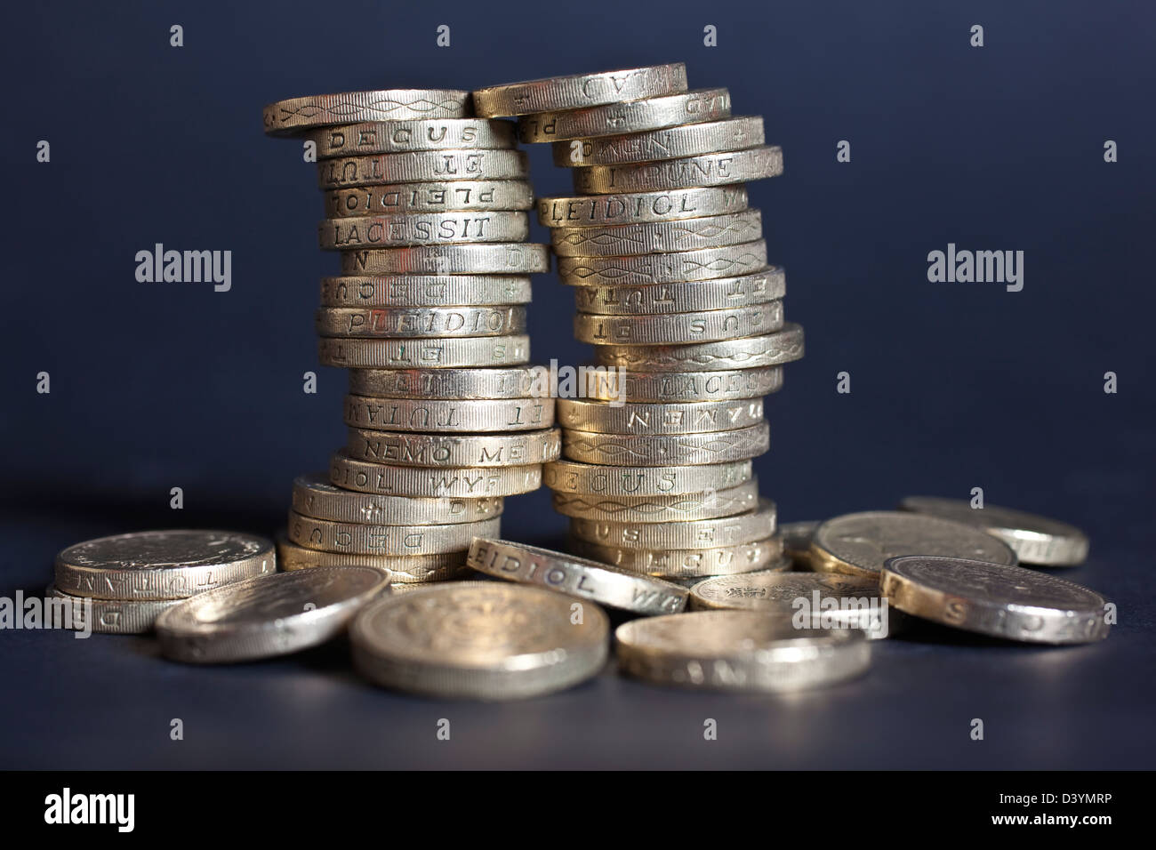 Regno Unito £ 1 monete e moneta fotografati dopo Moody's ha retrocesso il britannico "AAA" rating del credito. Foto Stock